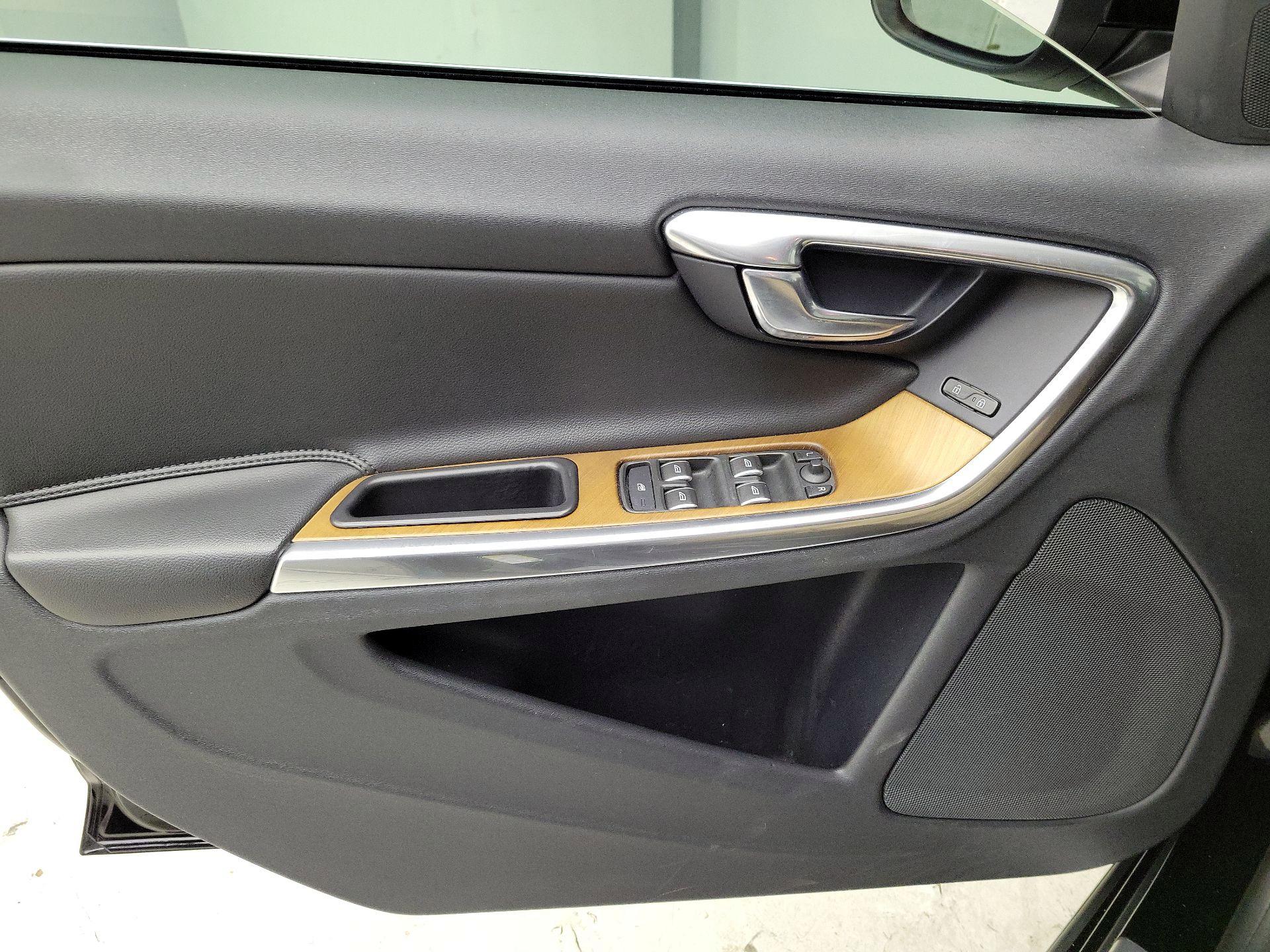 Thumbnail: 2016 Volvo S60 - 12