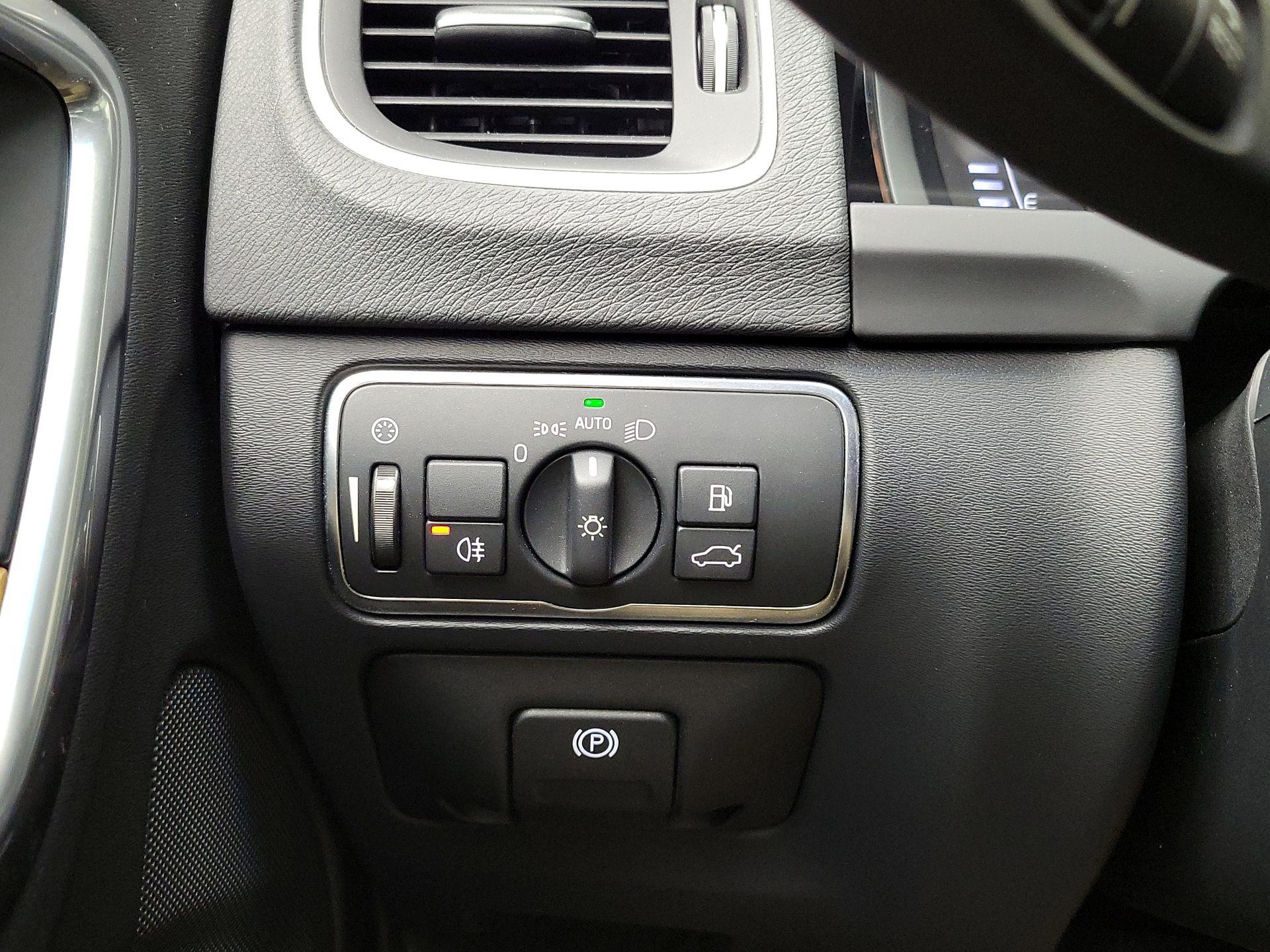 Thumbnail: 2016 Volvo S60 - 13