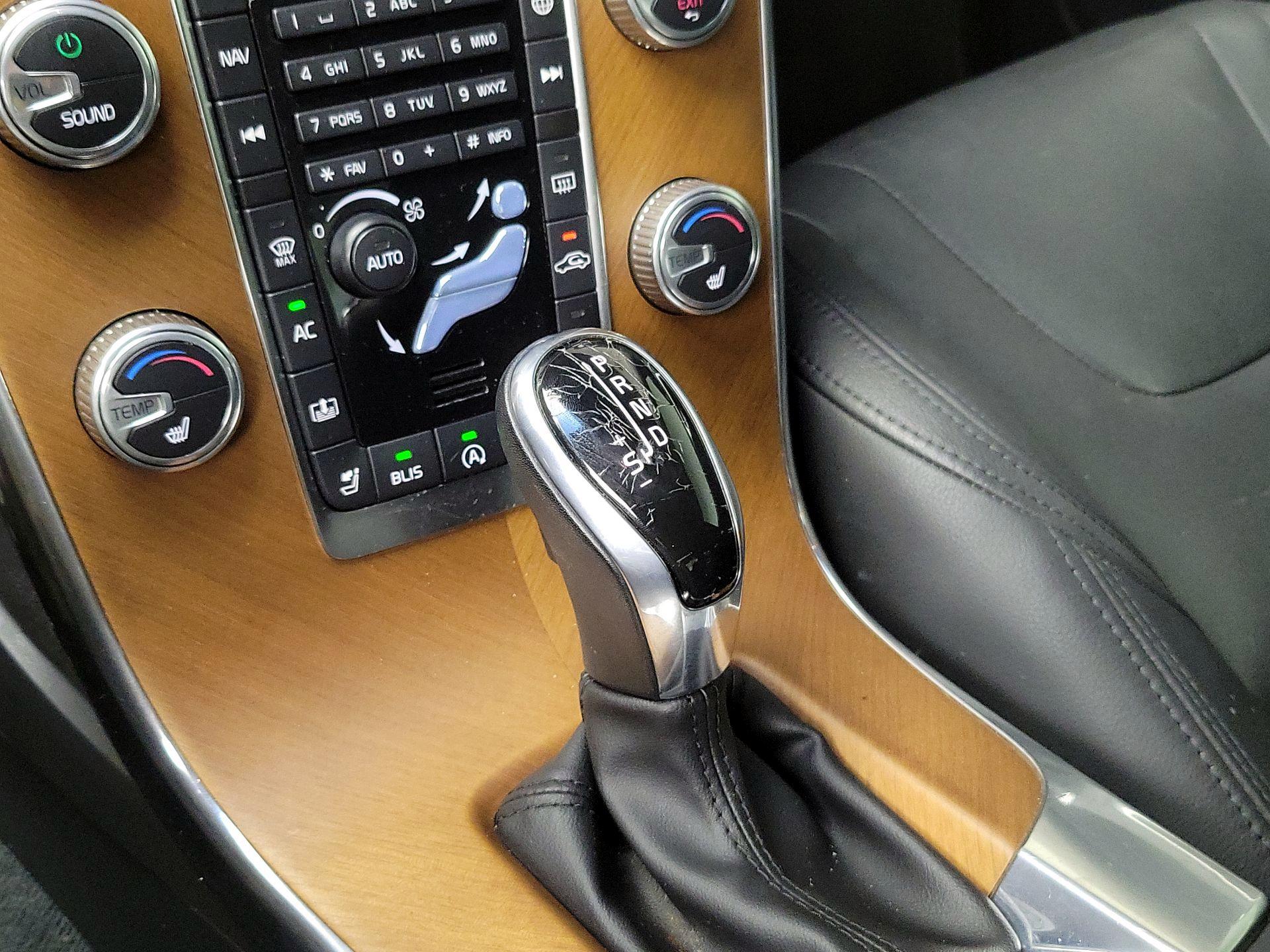 Thumbnail: 2016 Volvo S60 - 17