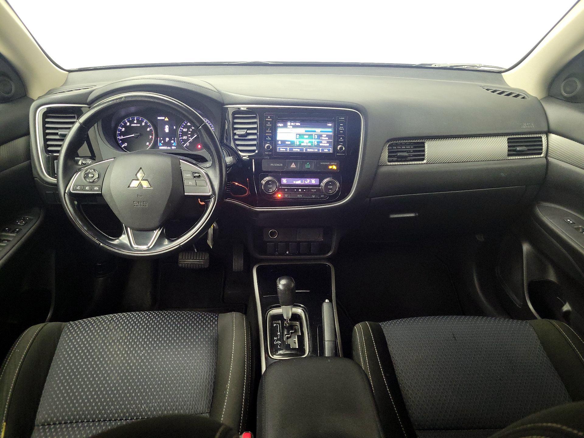 Thumbnail: 2017 Mitsubishi Outlander - 9