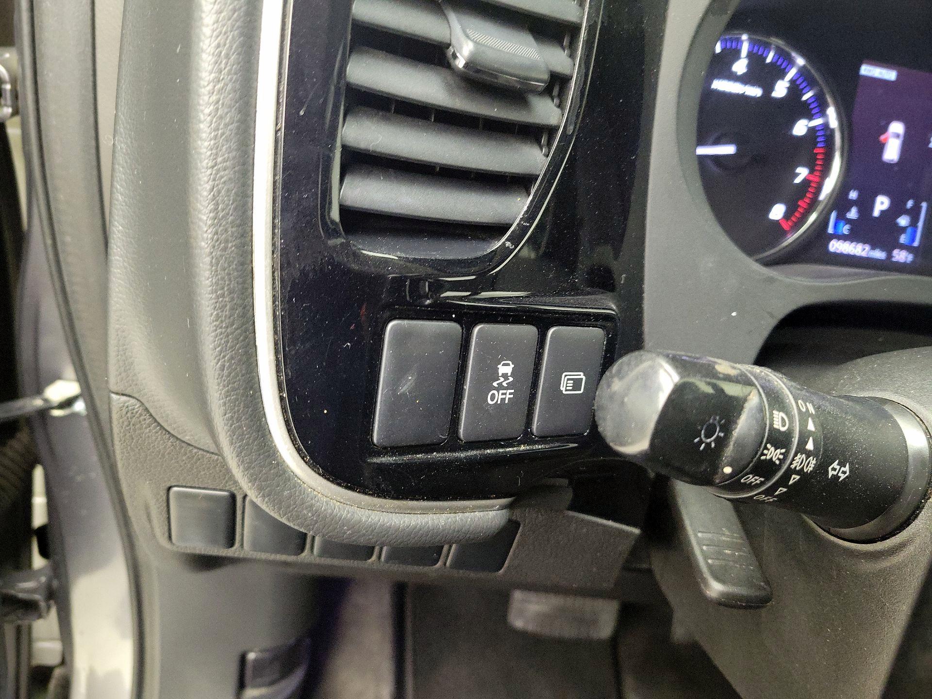 Thumbnail: 2017 Mitsubishi Outlander - 13