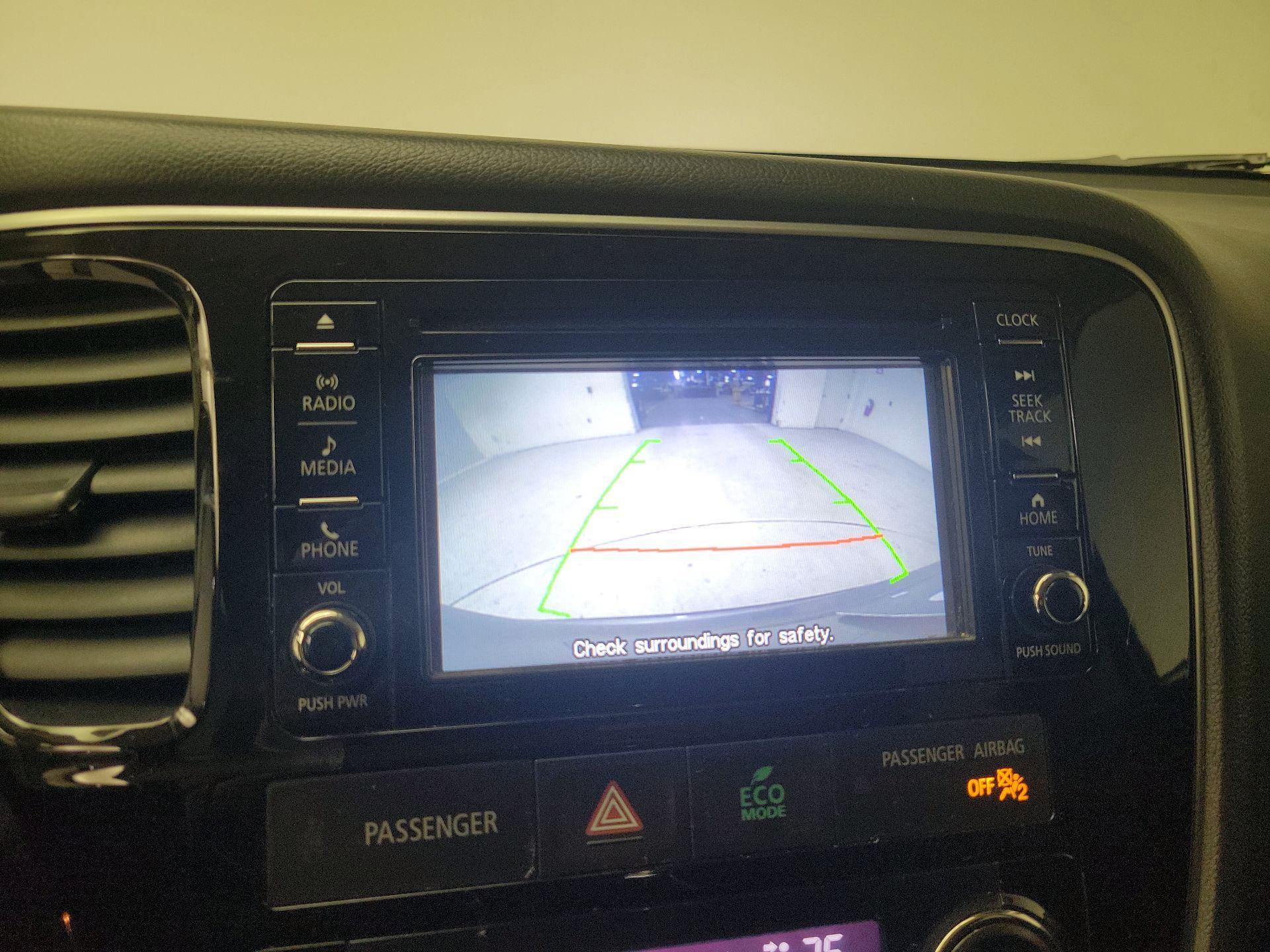 Thumbnail: 2017 Mitsubishi Outlander - 14