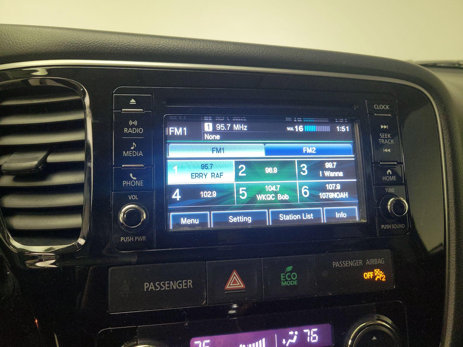 Thumbnail: 2017 Mitsubishi Outlander - 15