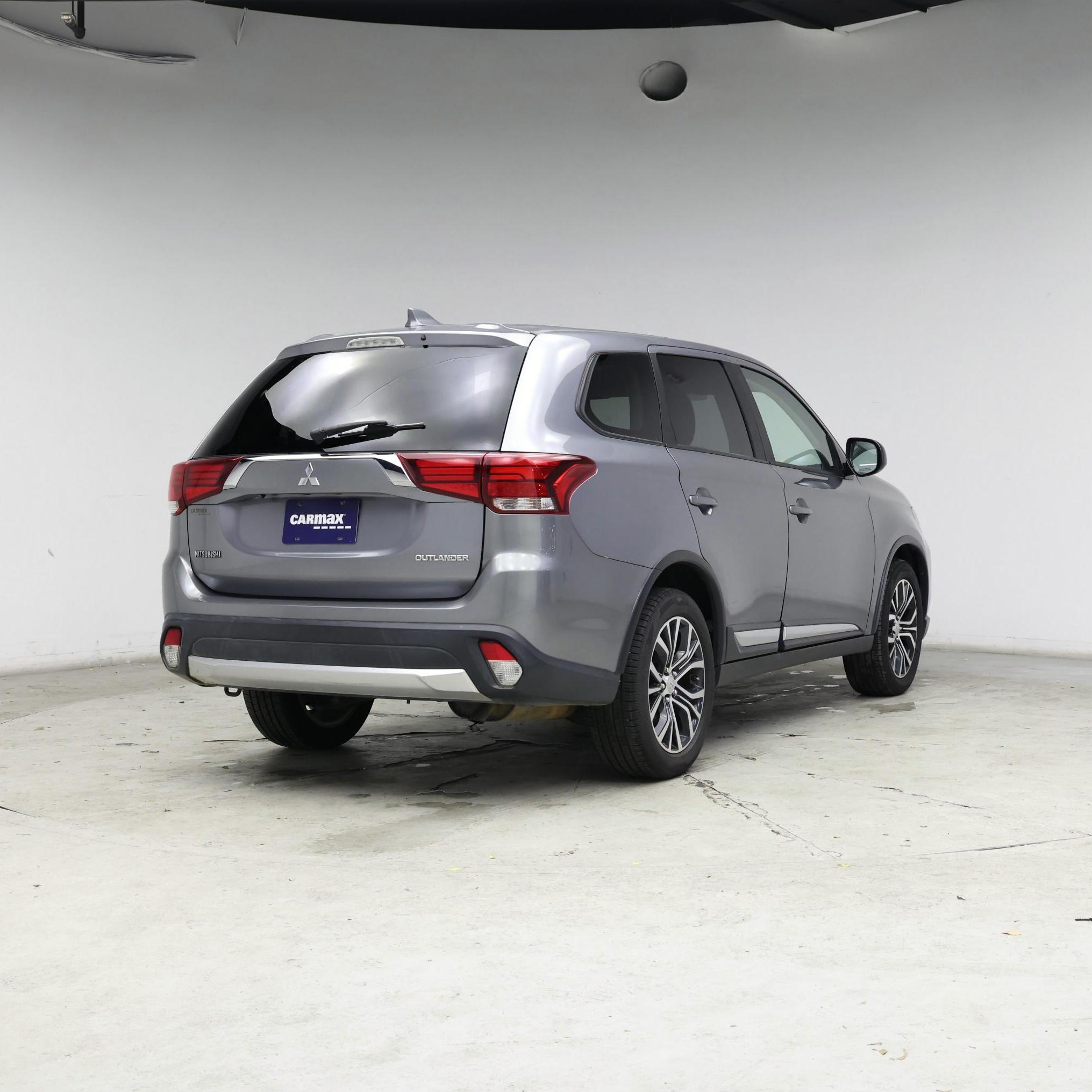 Thumbnail: 2017 Mitsubishi Outlander - 8