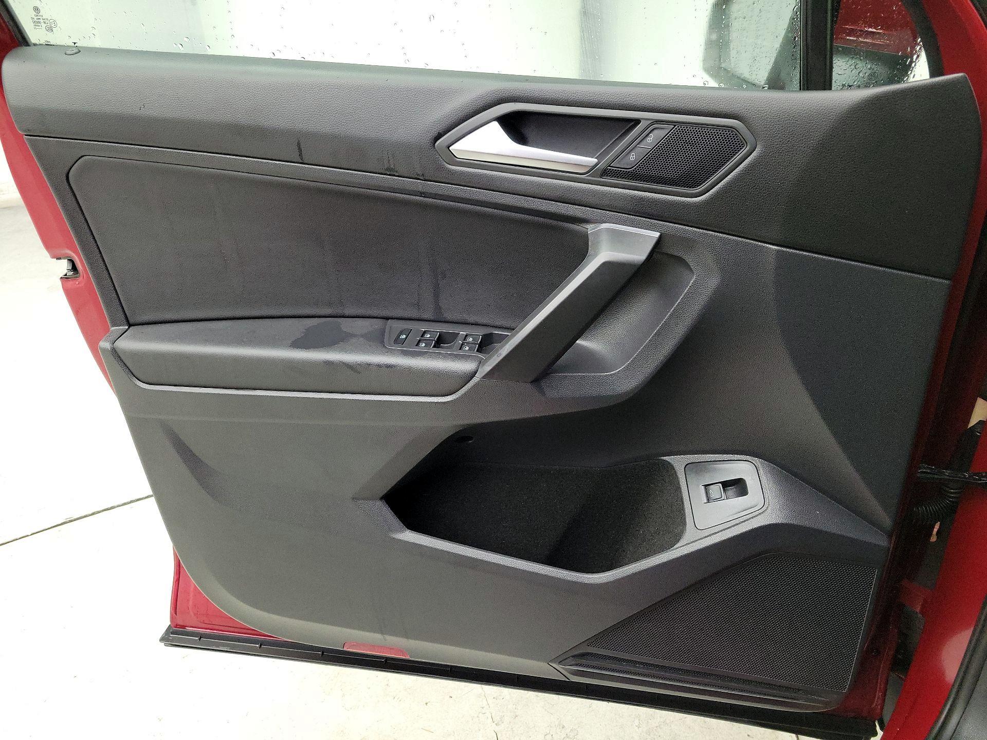 Thumbnail: 2021 Volkswagen Tiguan - 12