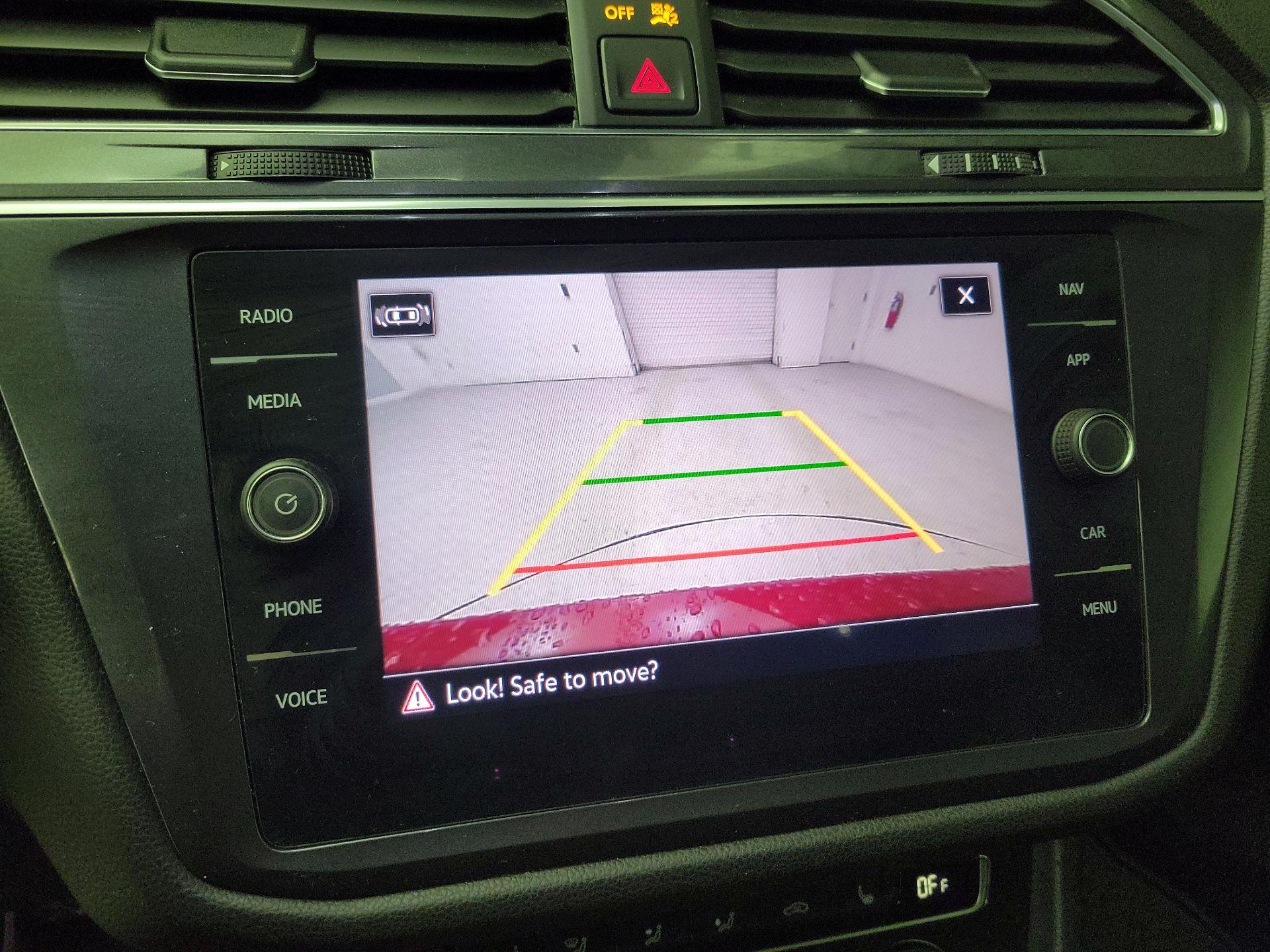 Thumbnail: 2021 Volkswagen Tiguan - 15