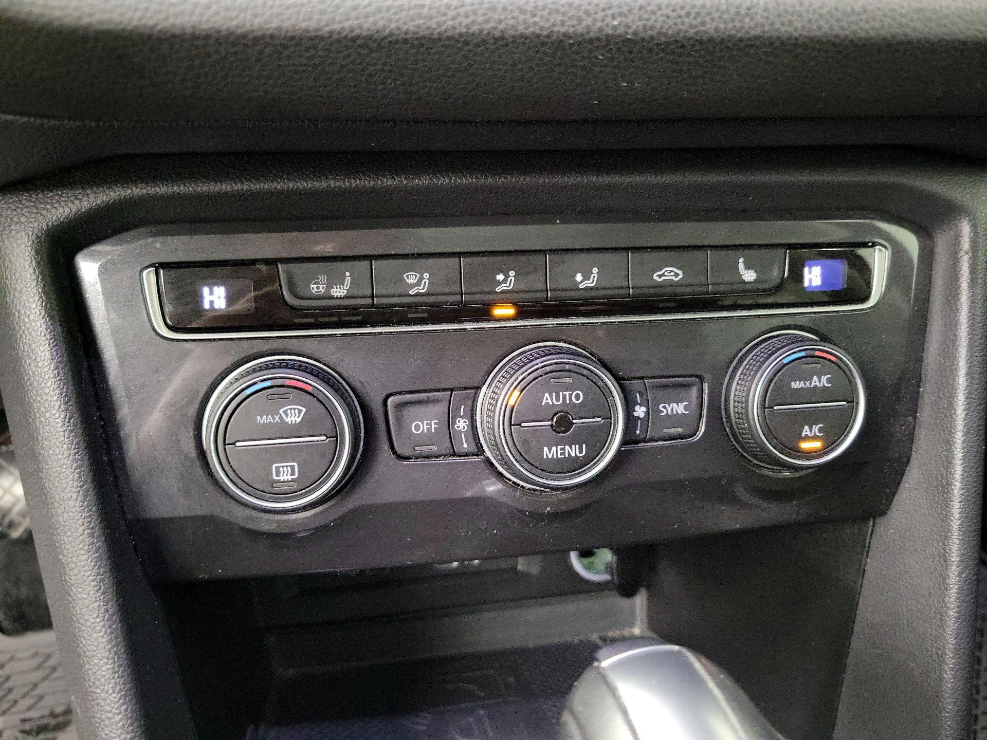 Thumbnail: 2021 Volkswagen Tiguan - 17