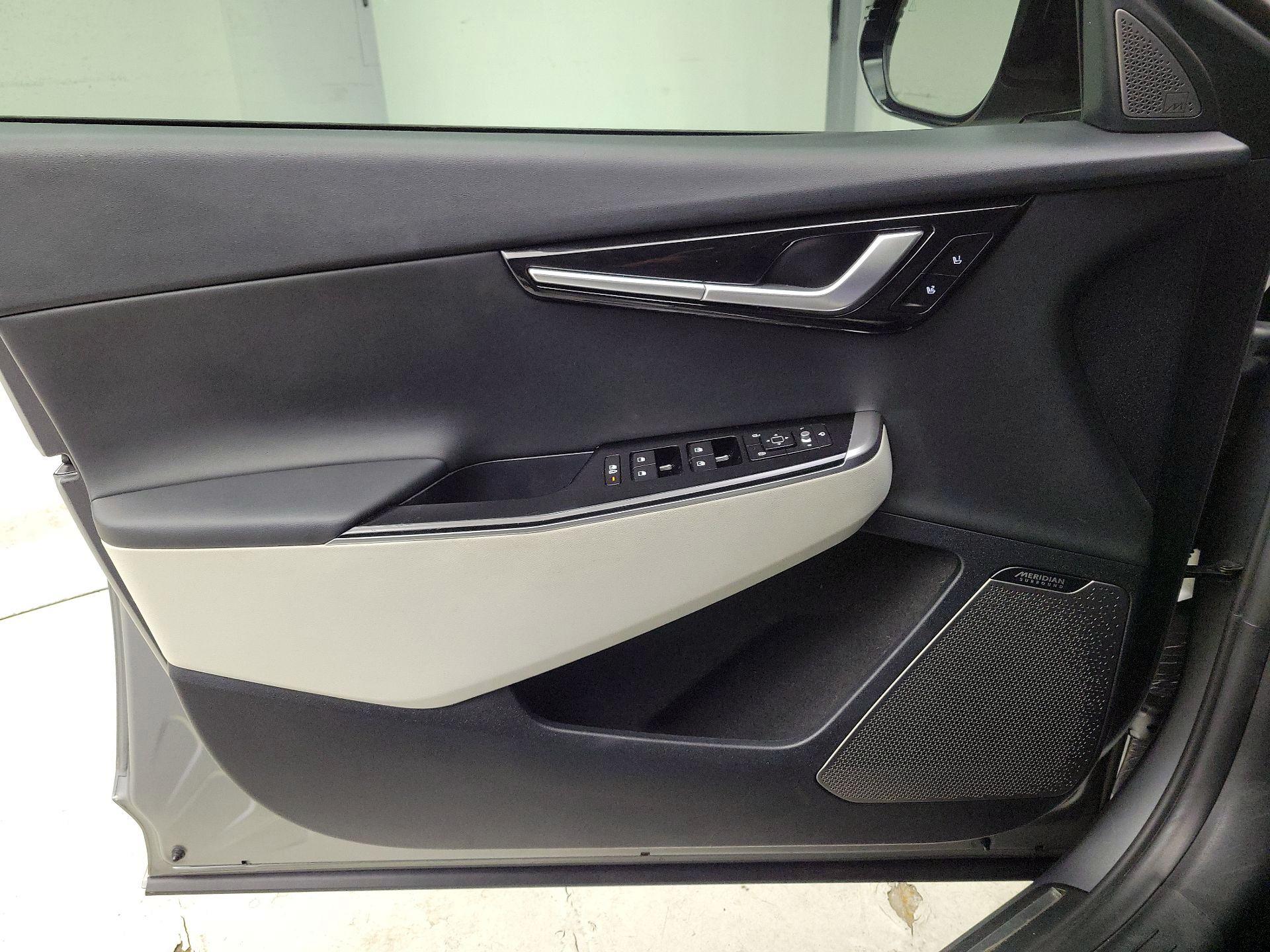 Thumbnail: 2022 Kia EV6 - 12