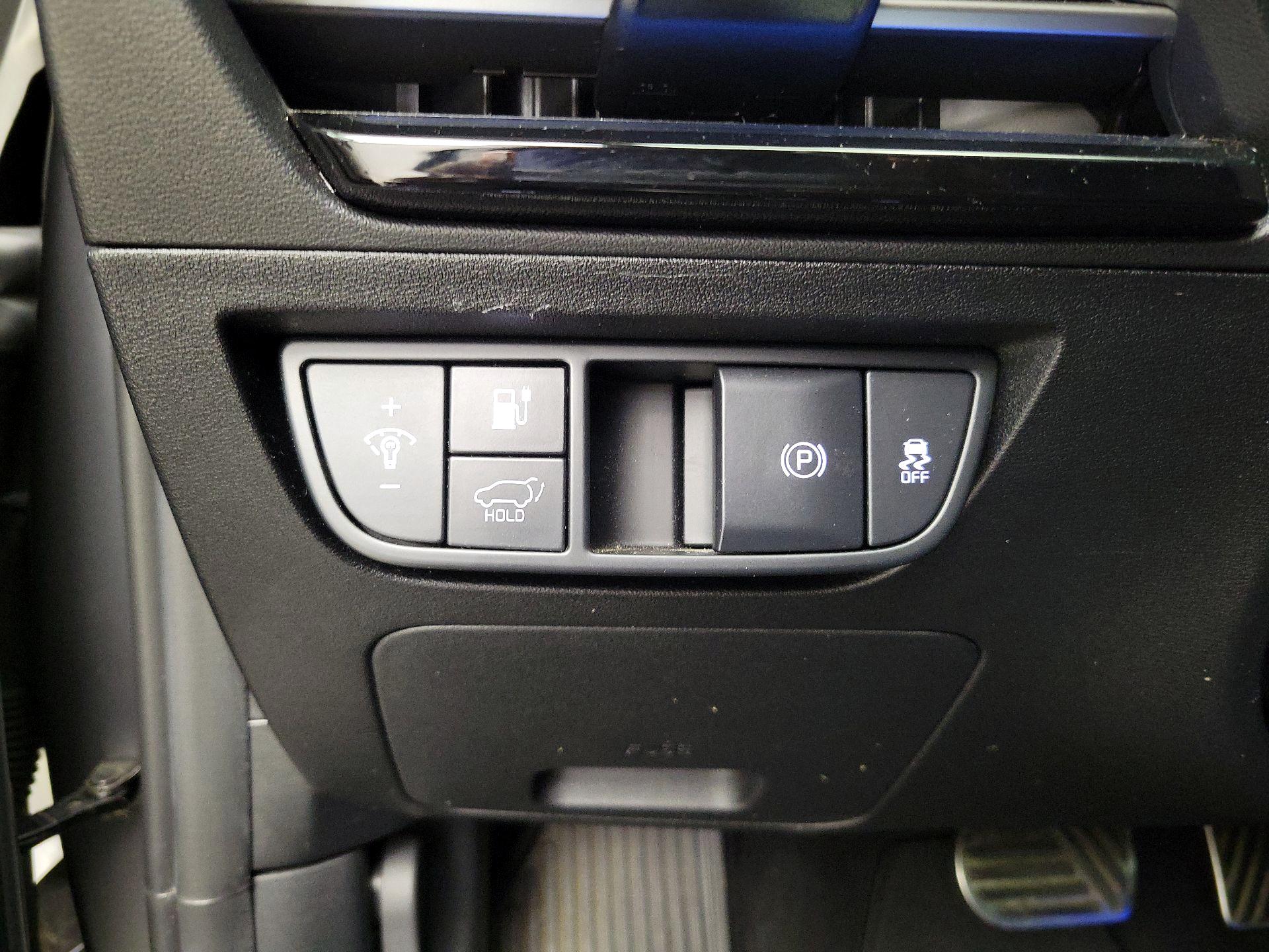 Thumbnail: 2022 Kia EV6 - 13