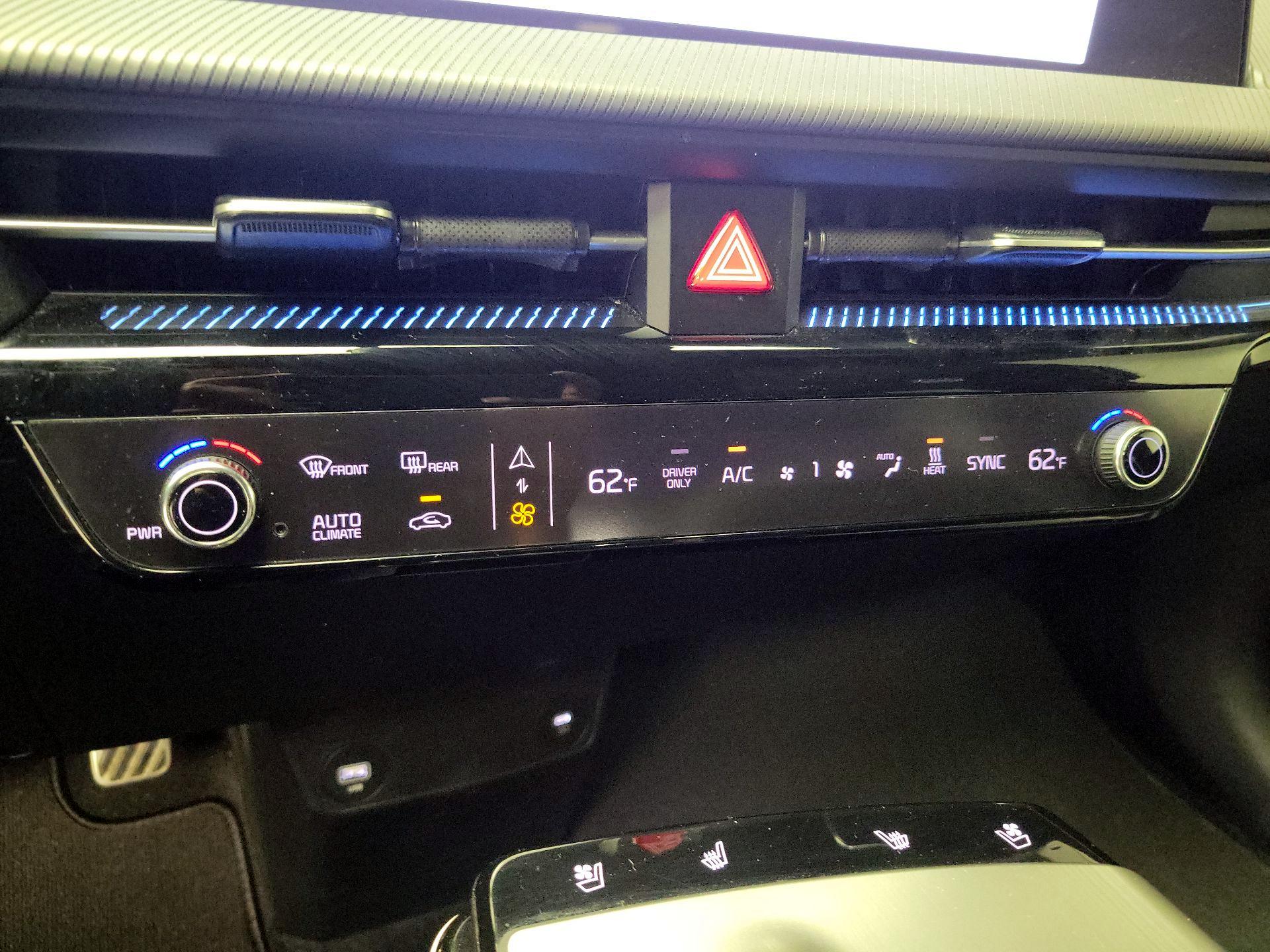 Thumbnail: 2022 Kia EV6 - 17