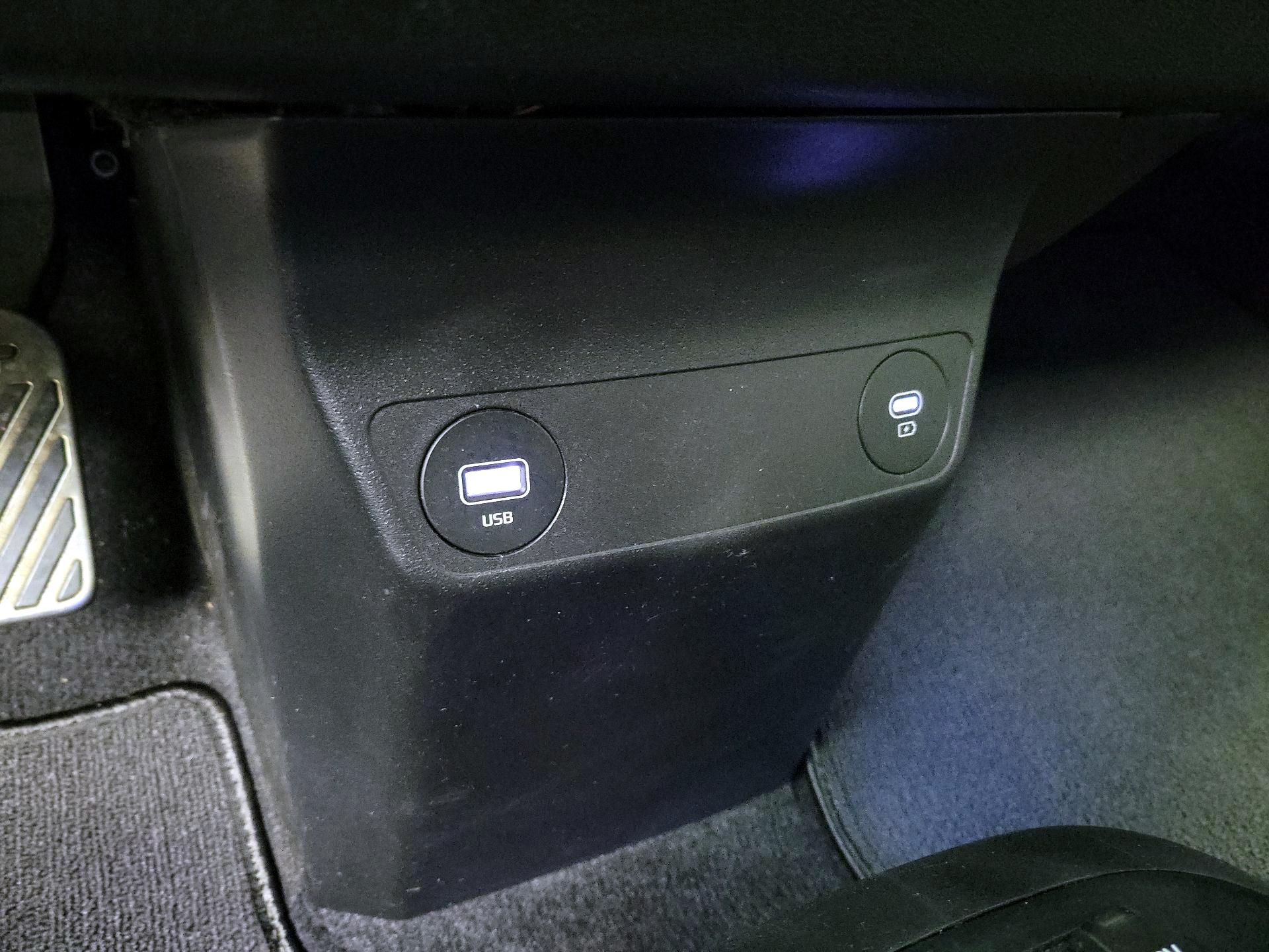 Thumbnail: 2022 Kia EV6 - 19