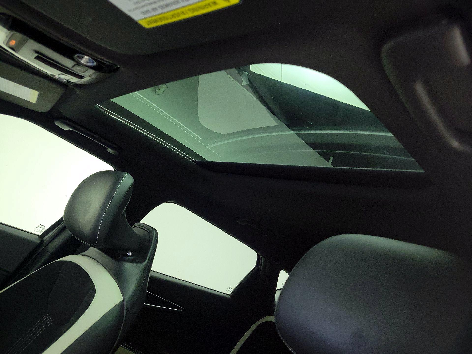 Thumbnail: 2022 Kia EV6 - 20