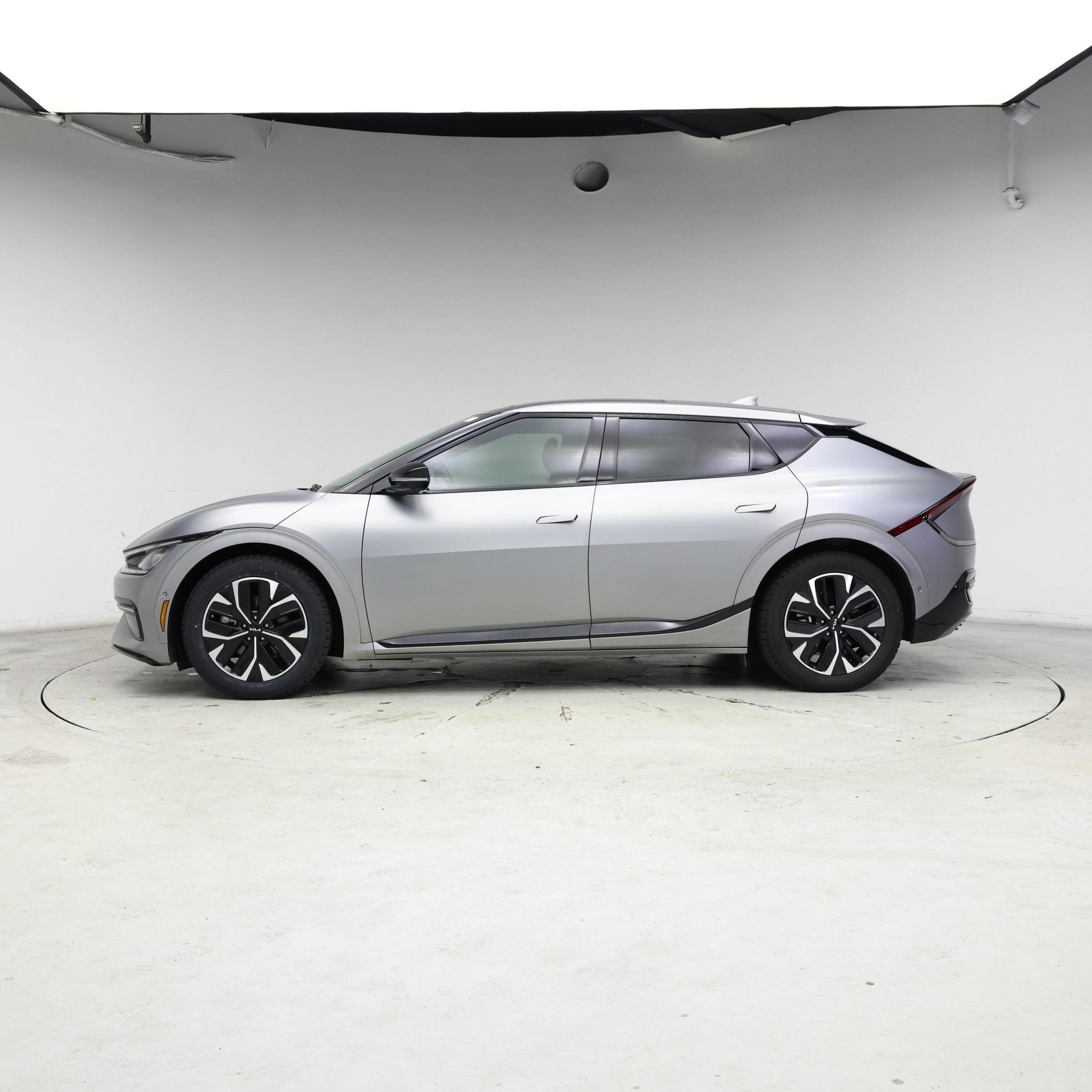 Thumbnail: 2022 Kia EV6 - 3