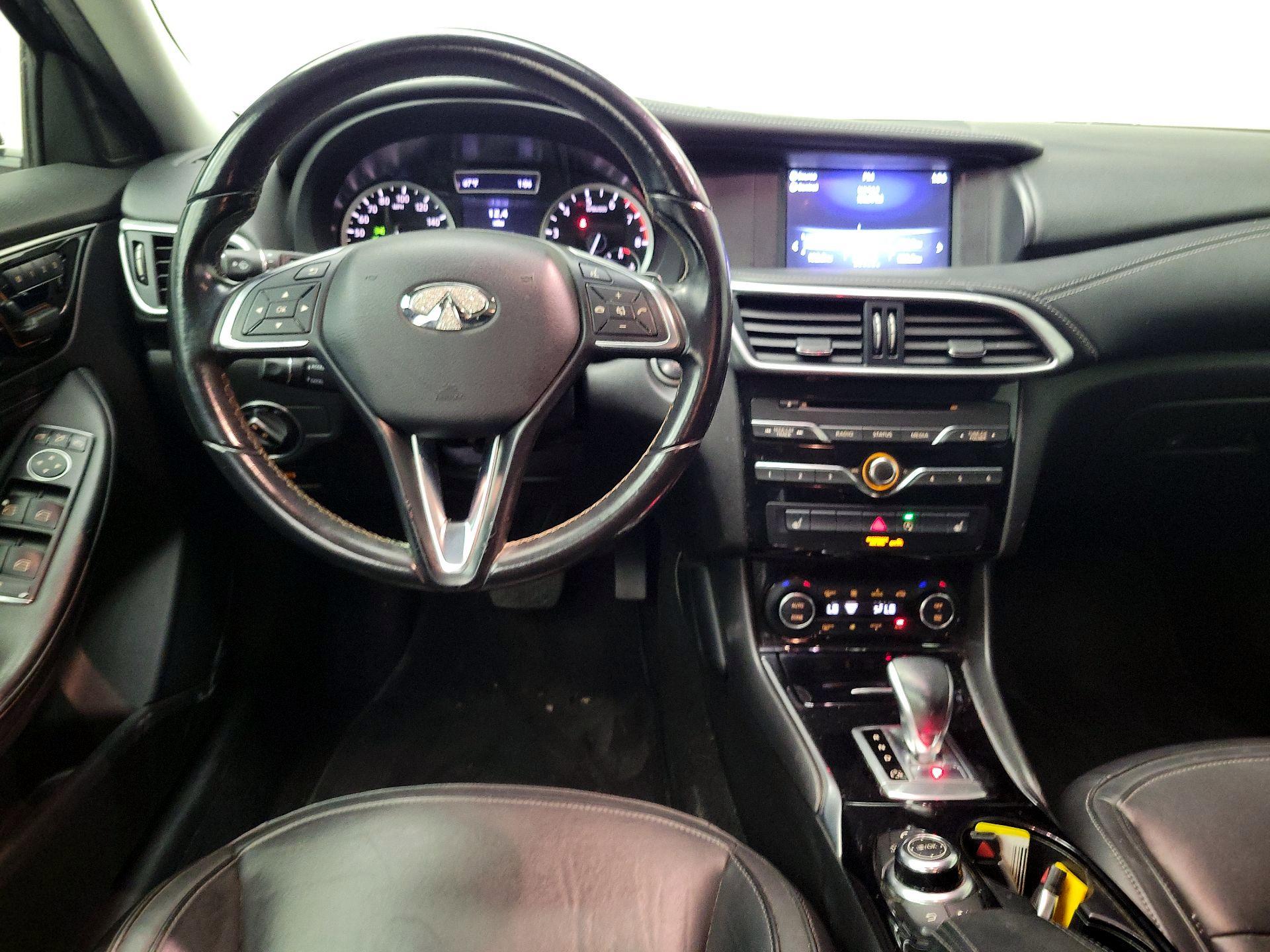 Thumbnail: 2017 INFINITI QX30 - 10