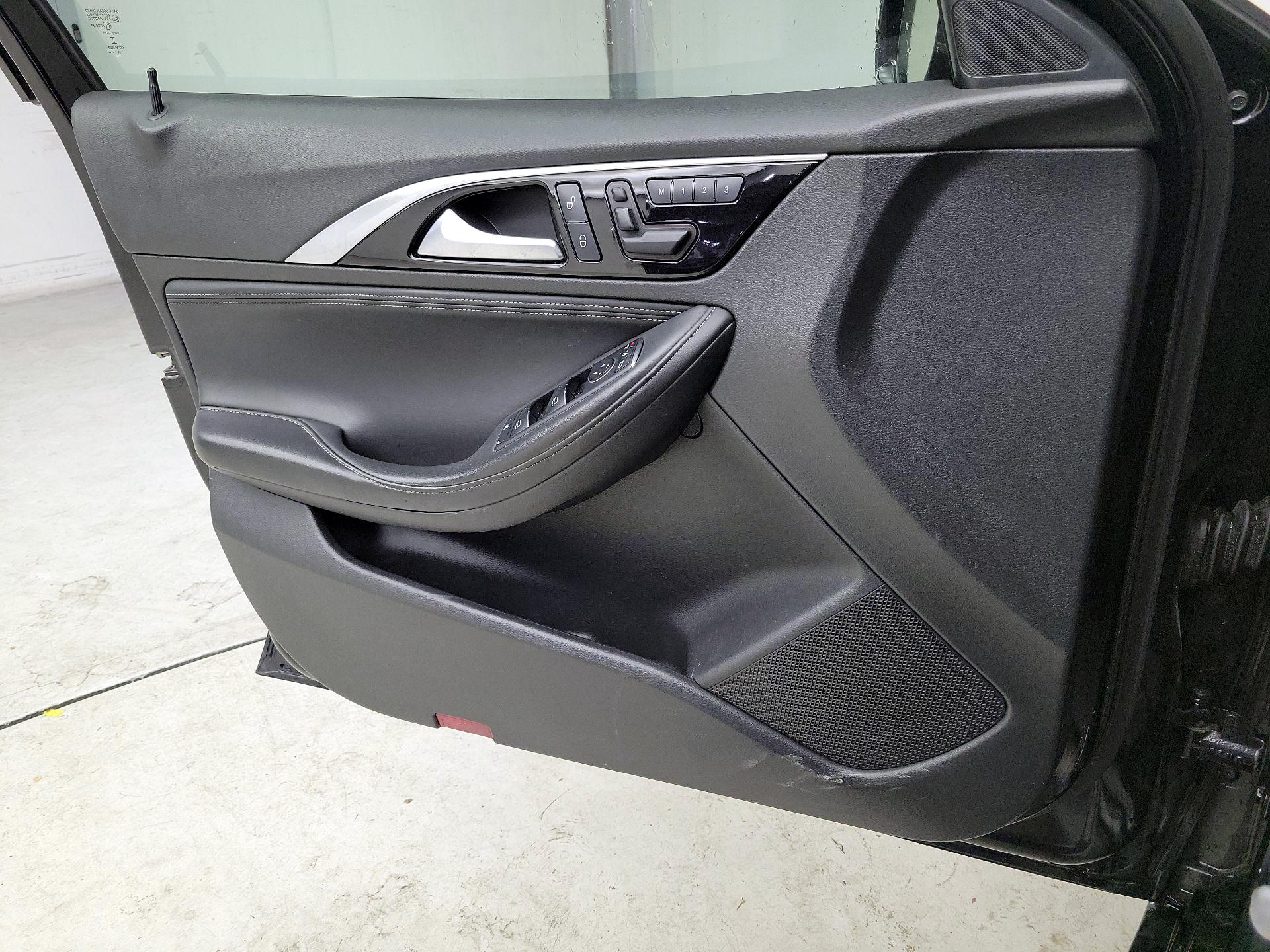 Thumbnail: 2017 INFINITI QX30 - 12