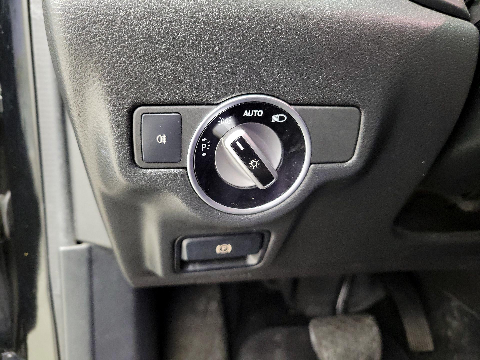 Thumbnail: 2017 INFINITI QX30 - 13