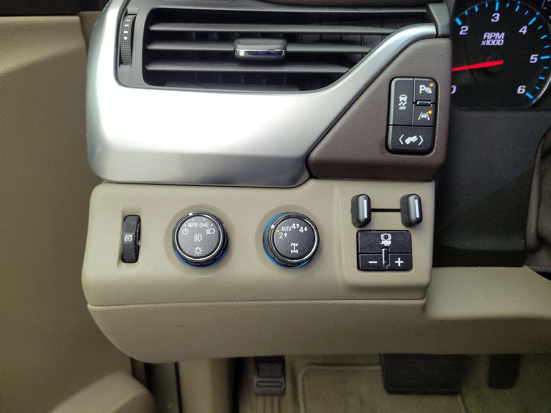 Thumbnail: 2017 Chevrolet Tahoe - 13