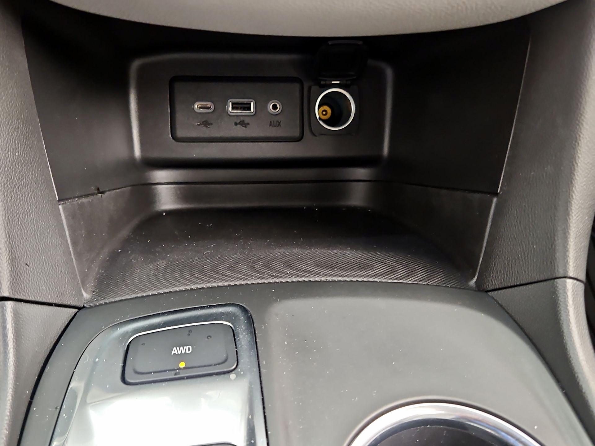 Thumbnail: 2020 Chevrolet Equinox - 18