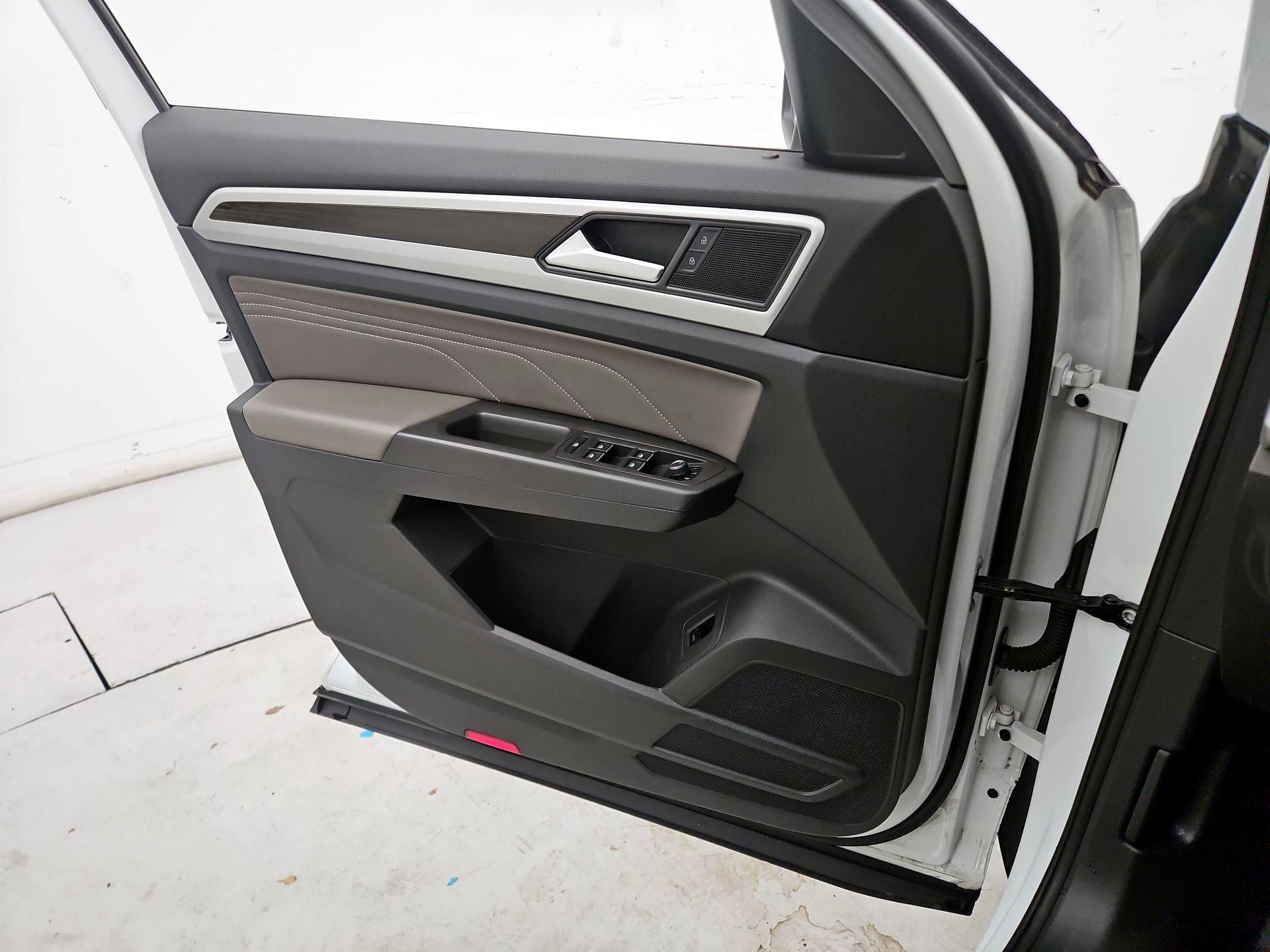 Thumbnail: 2022 Volkswagen Atlas - 12