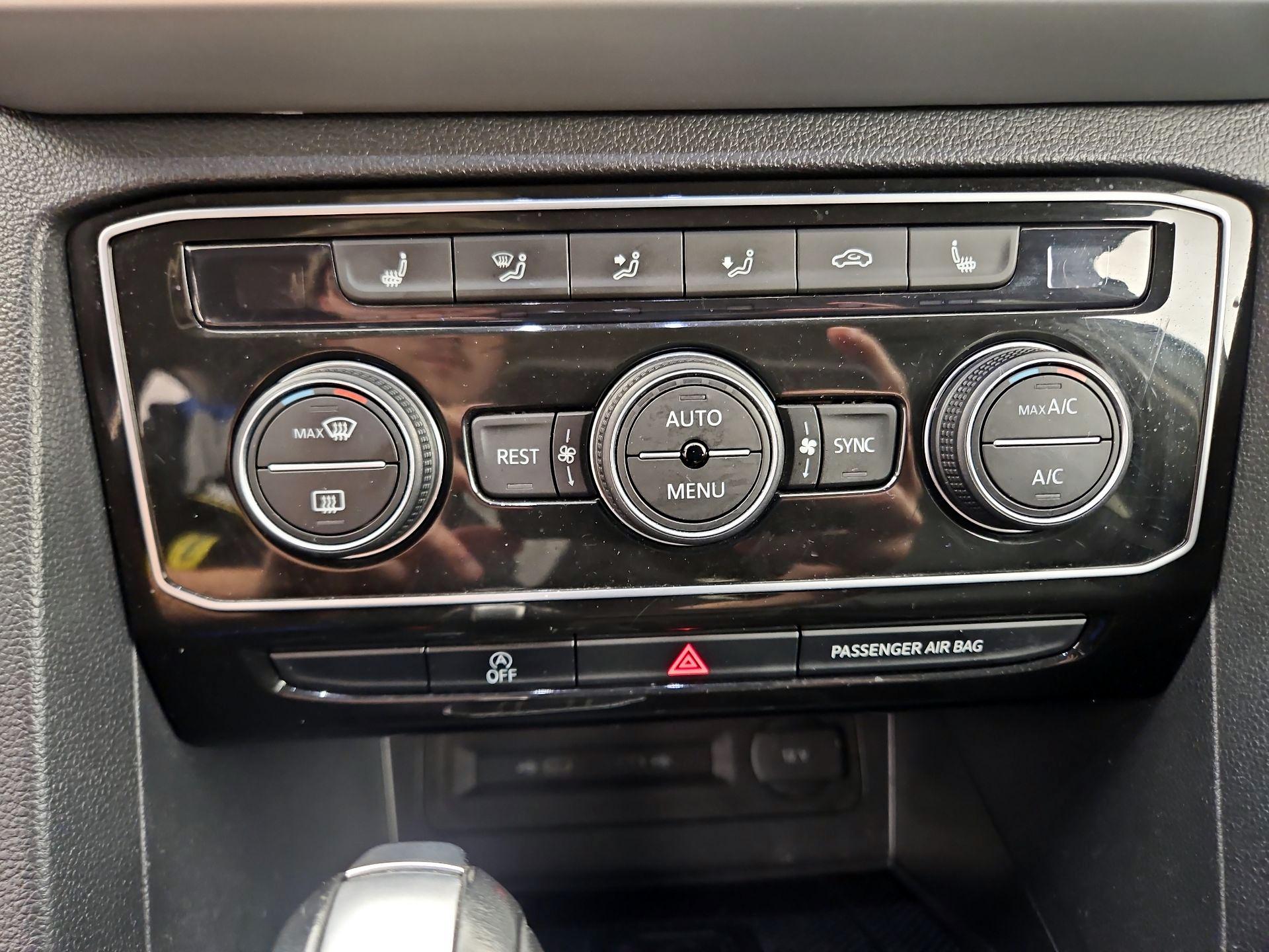 Thumbnail: 2022 Volkswagen Atlas - 16