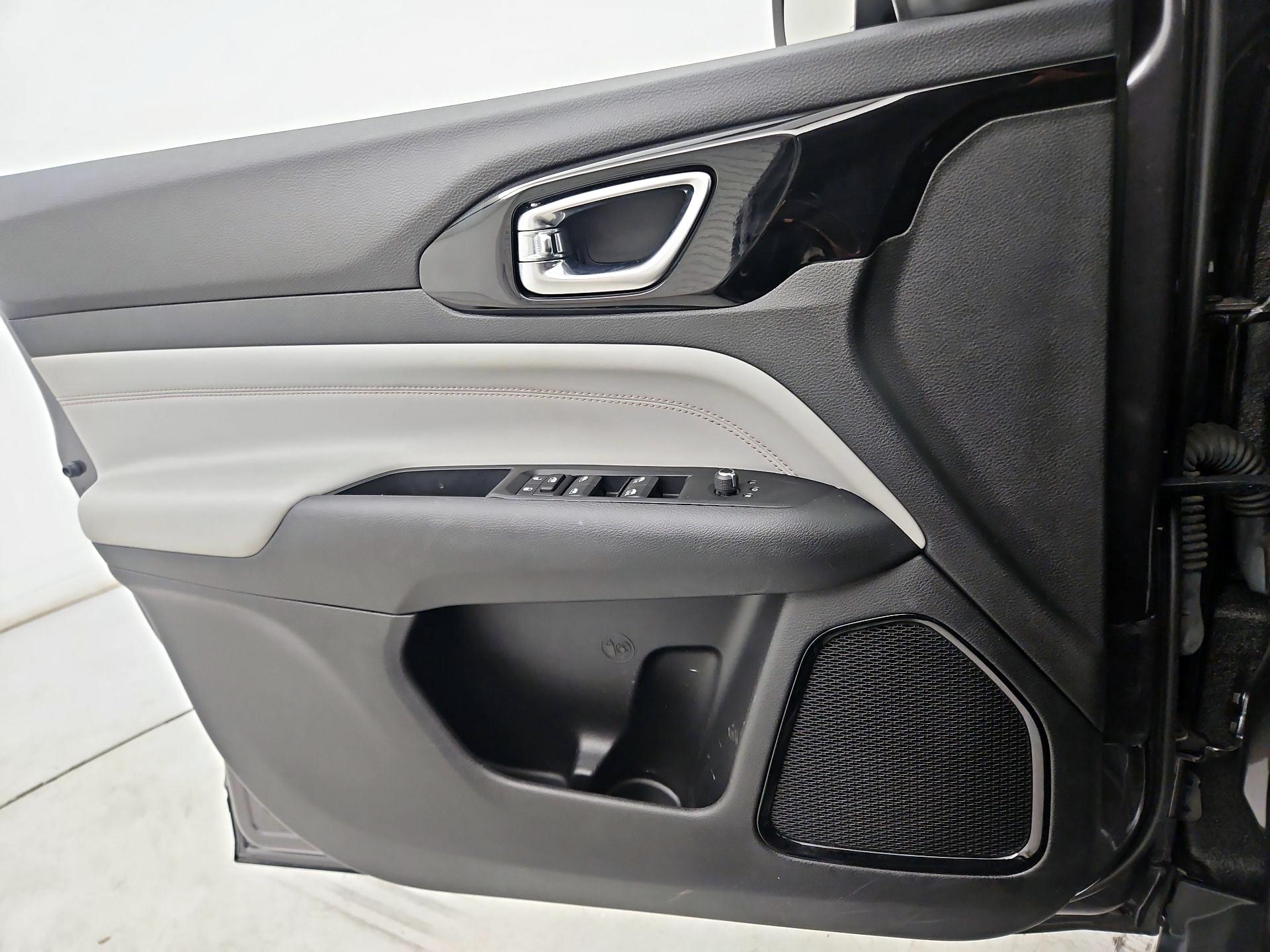 Thumbnail: 2022 Jeep Compass - 12