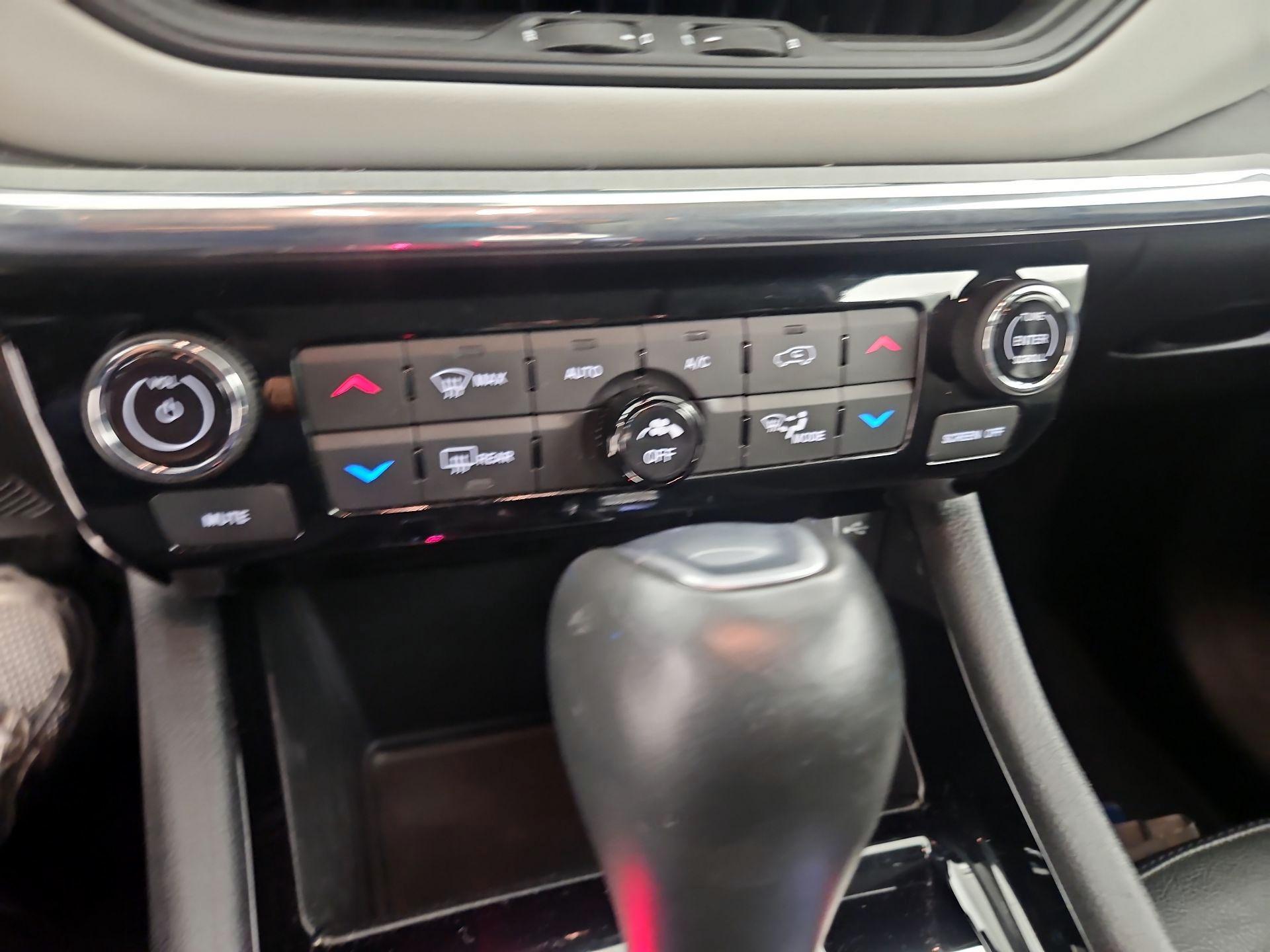 Thumbnail: 2022 Jeep Compass - 16