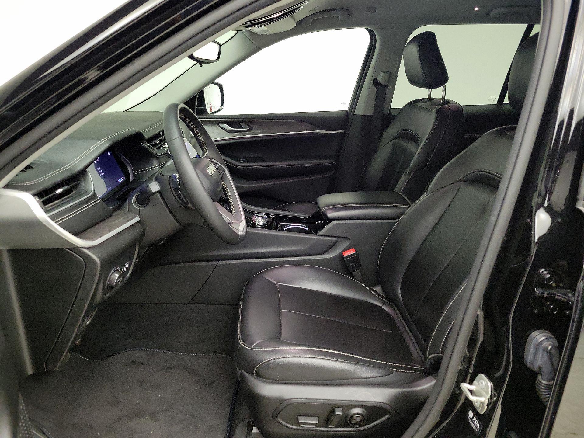 Thumbnail: 2023 Jeep Grand Cherokee - 11