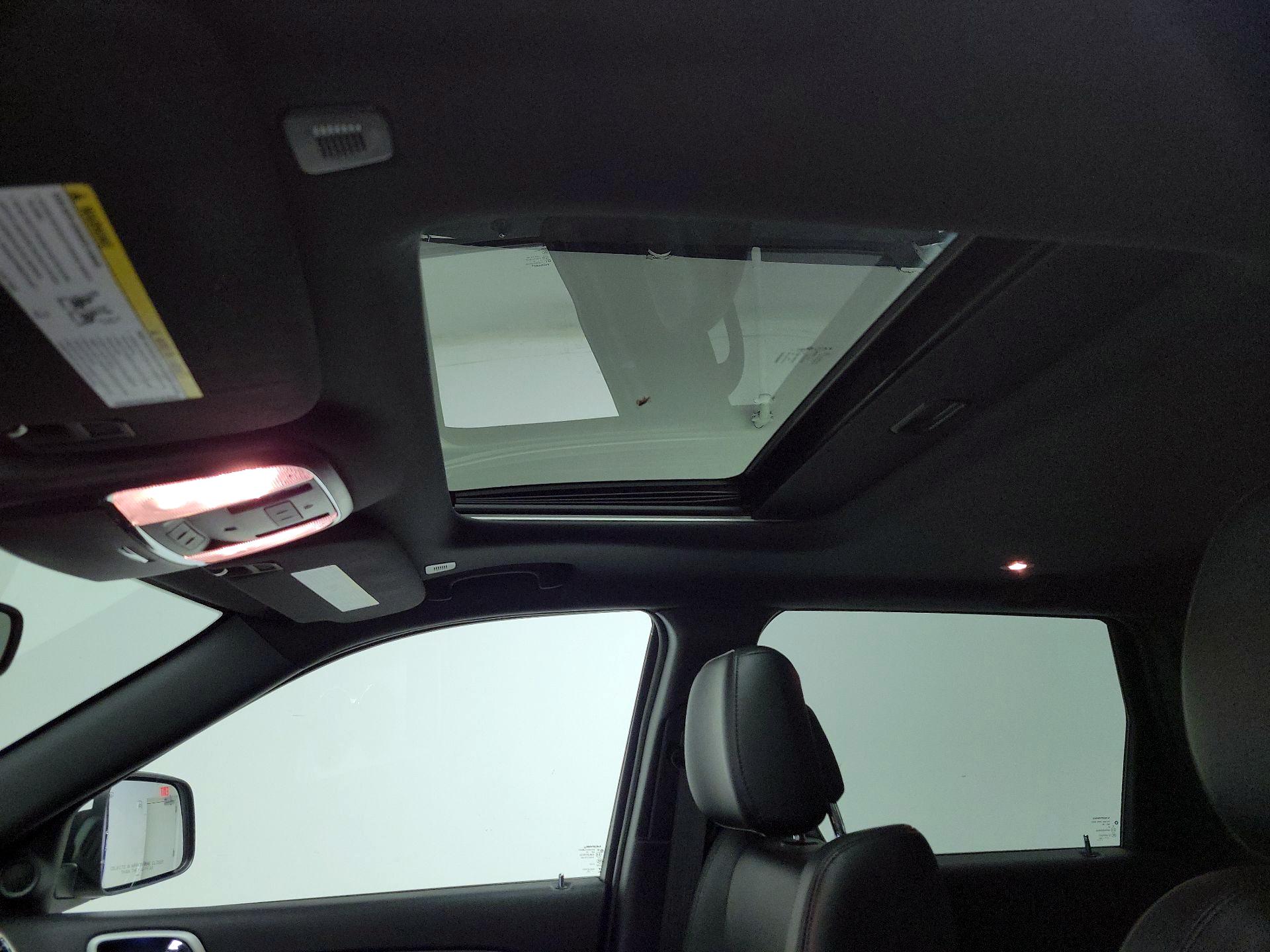 Thumbnail: 2020 Jeep Grand Cherokee - 20