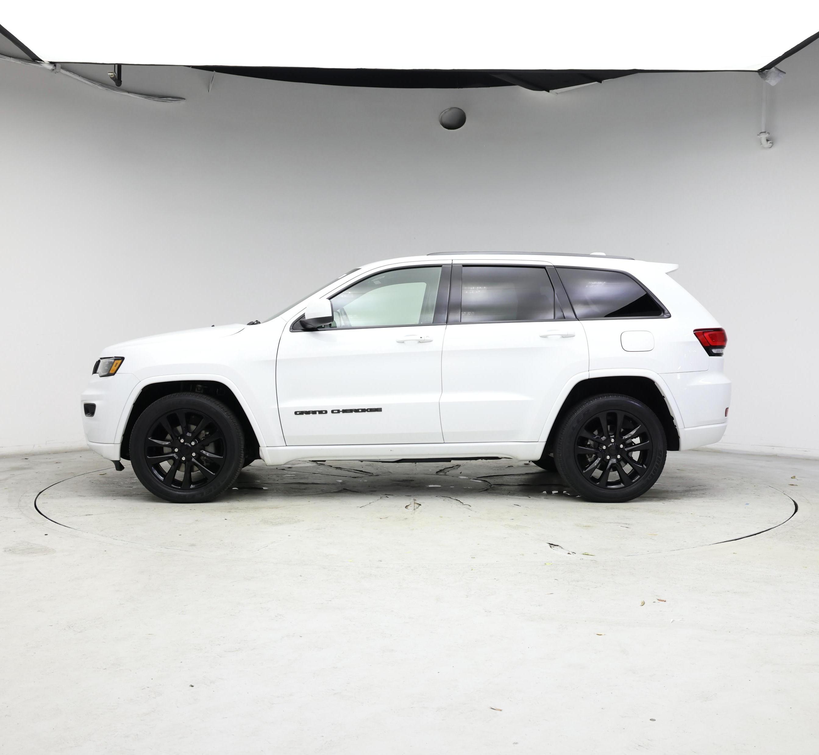 Thumbnail: 2020 Jeep Grand Cherokee - 3