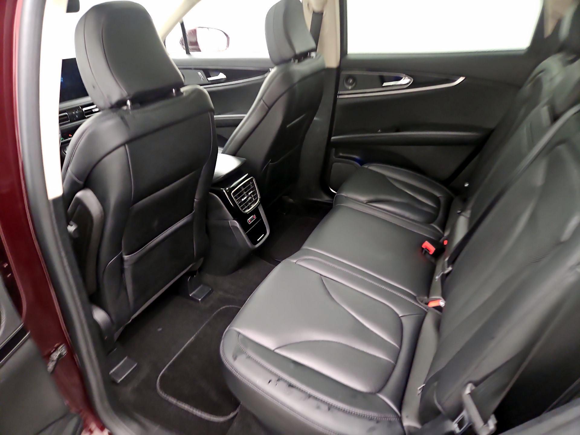 Thumbnail: 2021 Lincoln Nautilus - 19