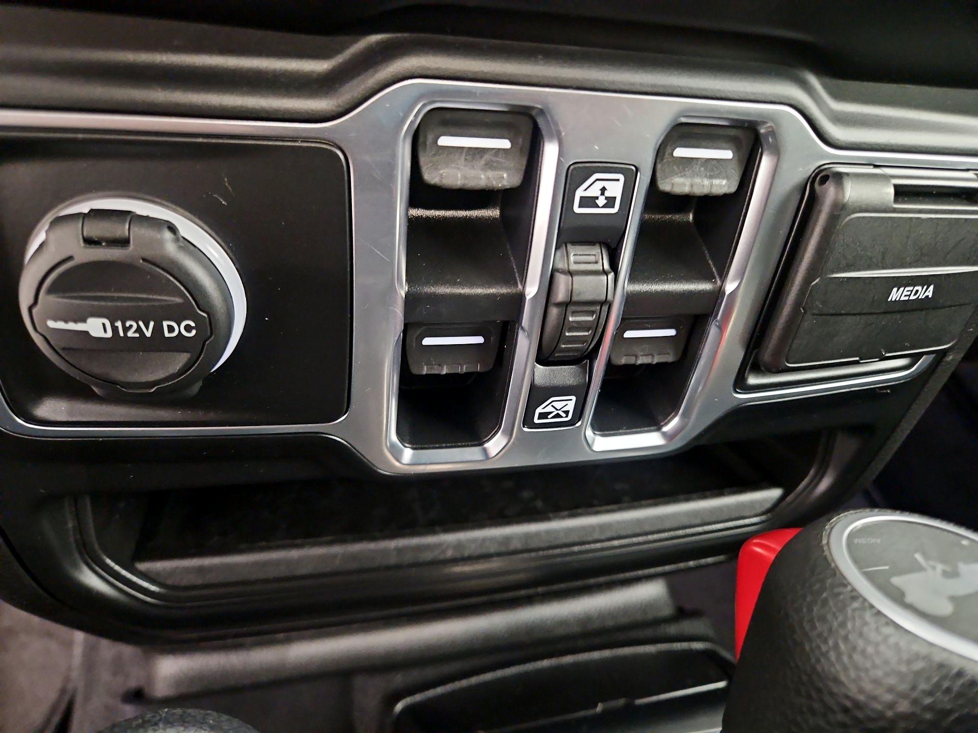 Thumbnail: 2021 Jeep Wrangler - 18