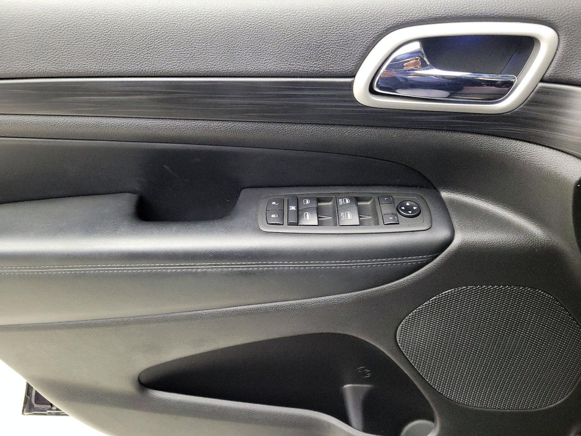 Thumbnail: 2021 Jeep Grand Cherokee - 12