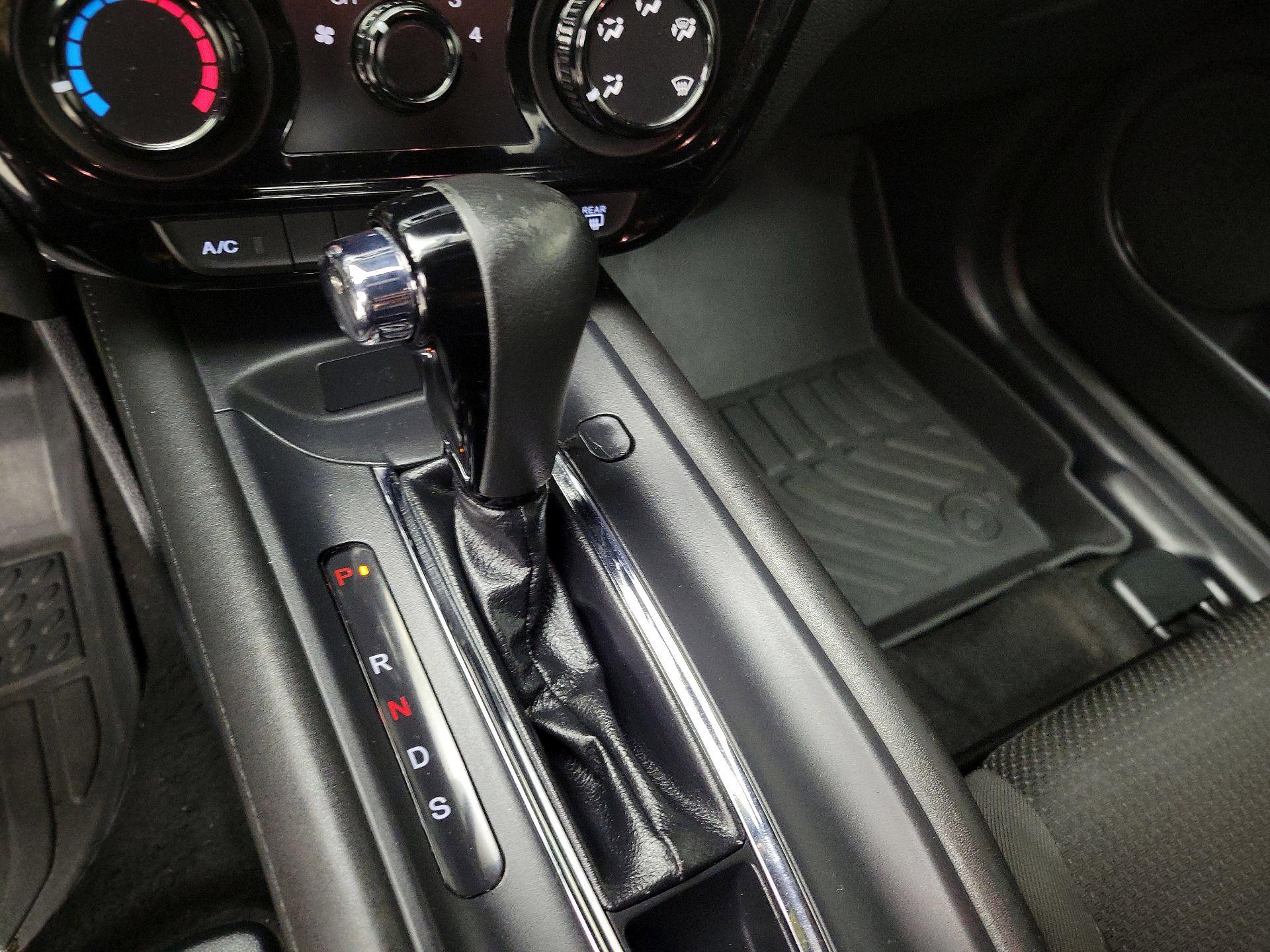 Thumbnail: 2019 Honda HR-V - 17