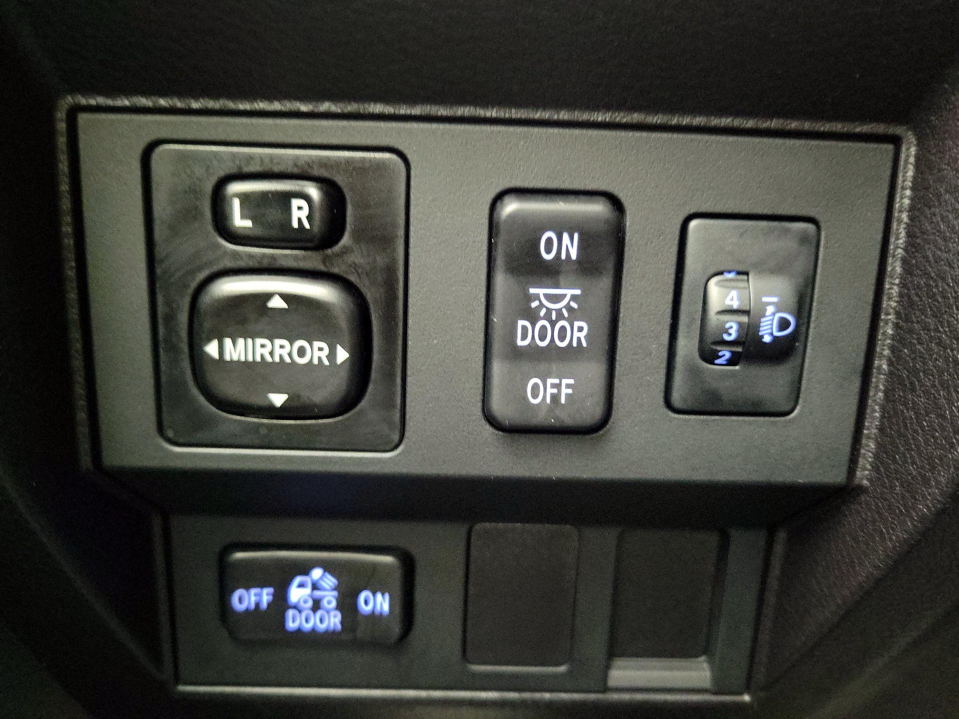 Thumbnail: 2014 Toyota Tundra - 13