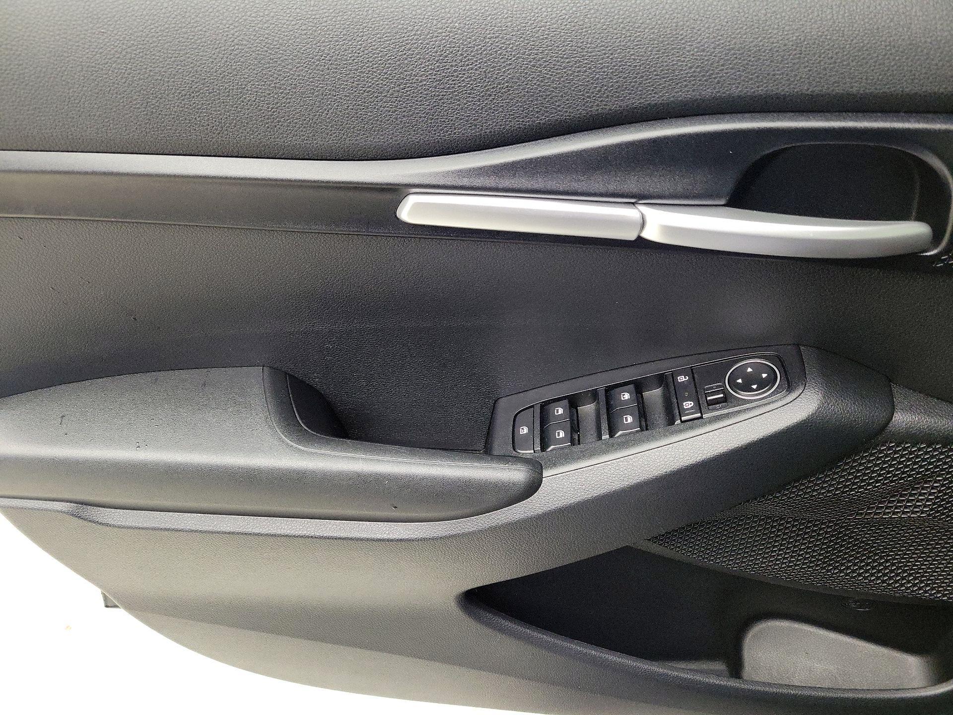 Thumbnail: 2023 Kia Seltos - 12