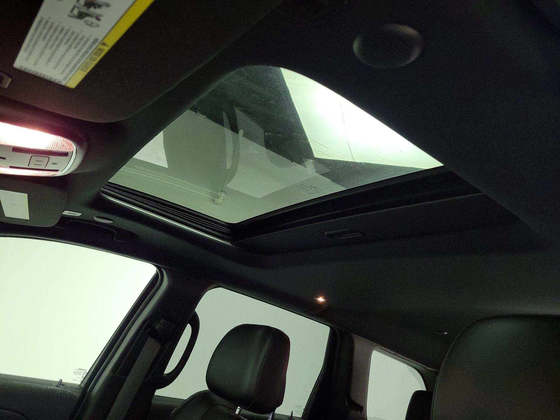 Thumbnail: 2020 Jeep Grand Cherokee - 20