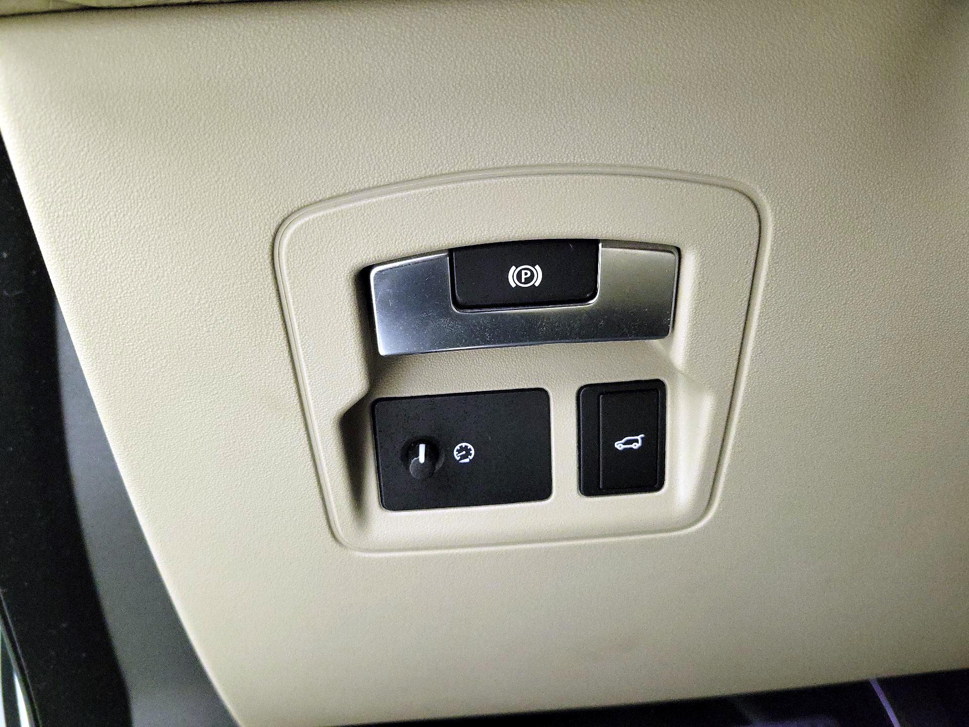 Thumbnail: 2018 Land Rover Range Rover Velar - 13