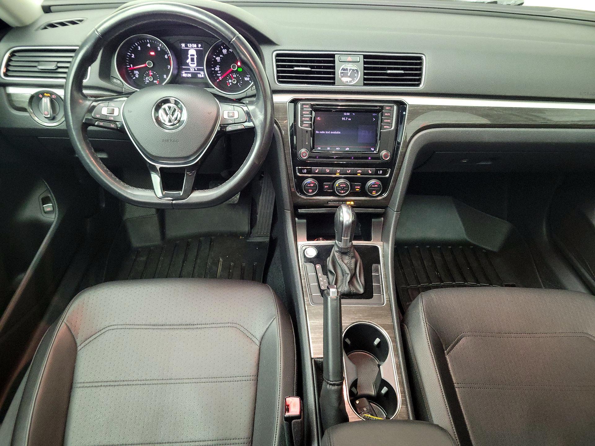 Thumbnail: 2017 Volkswagen Passat - 9