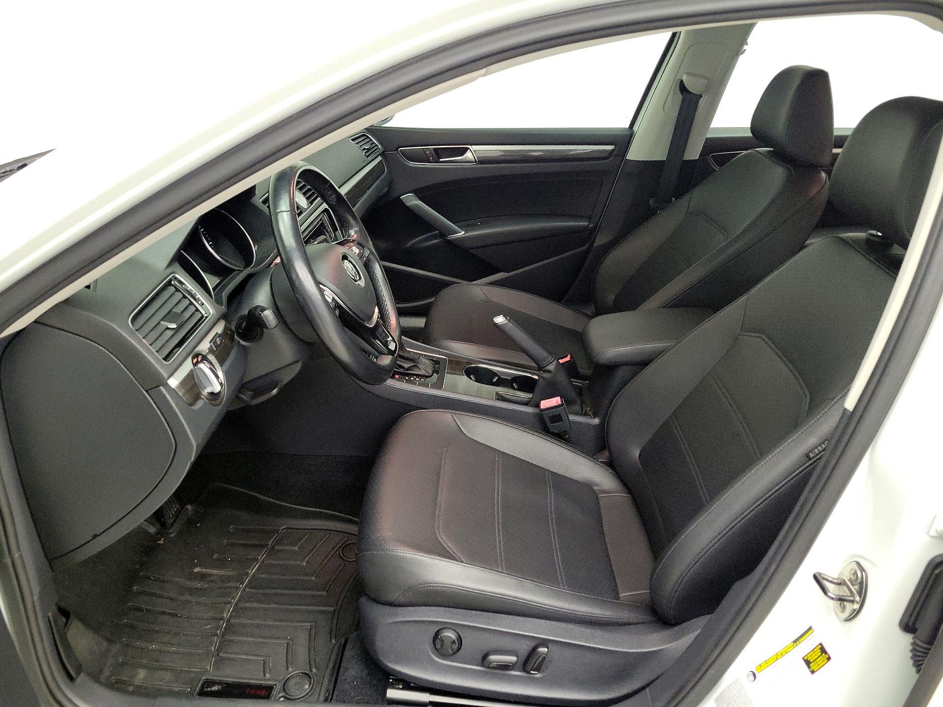 Thumbnail: 2017 Volkswagen Passat - 11