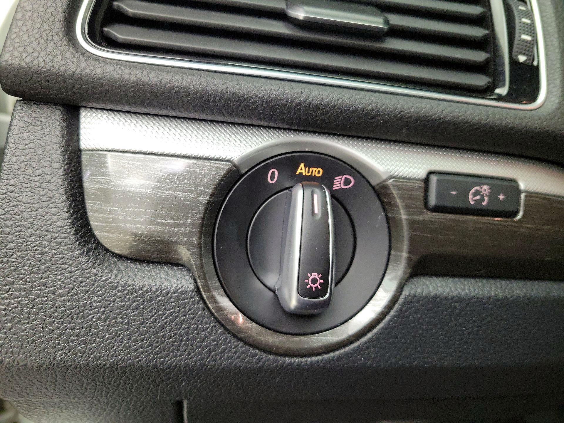 Thumbnail: 2017 Volkswagen Passat - 13