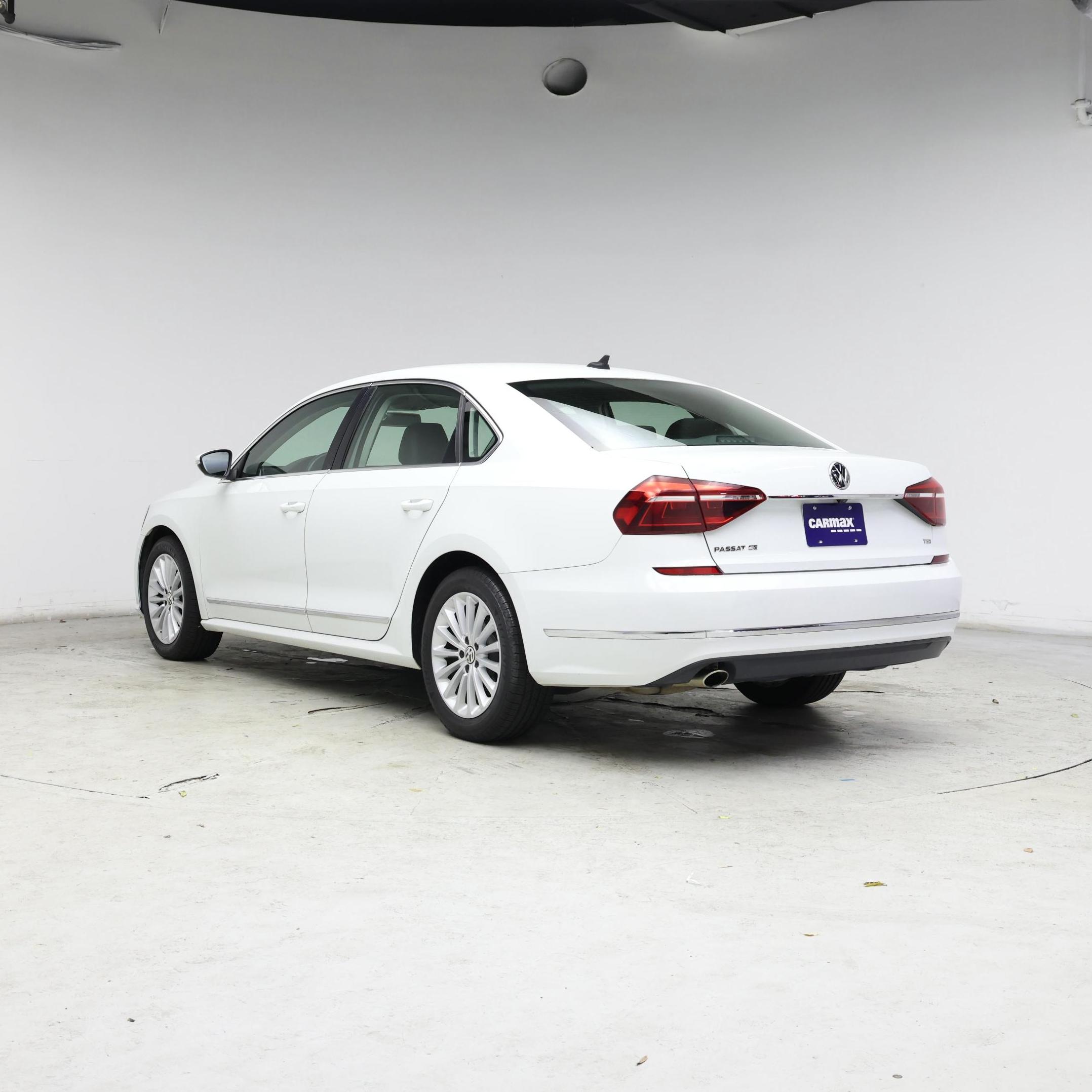 Thumbnail: 2017 Volkswagen Passat - 2