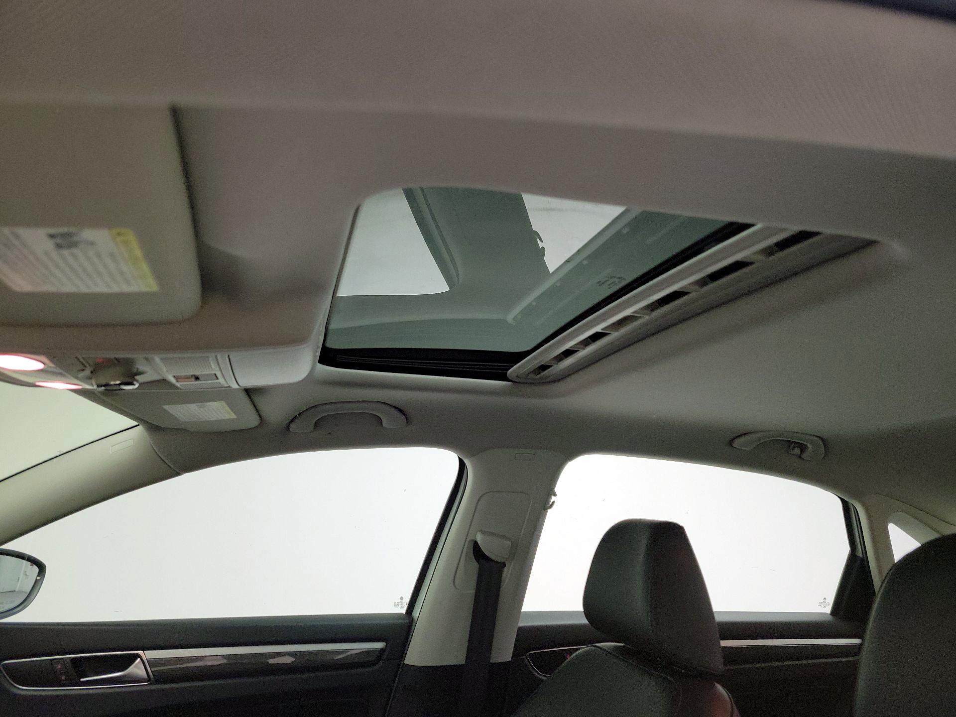 Thumbnail: 2017 Volkswagen Passat - 19