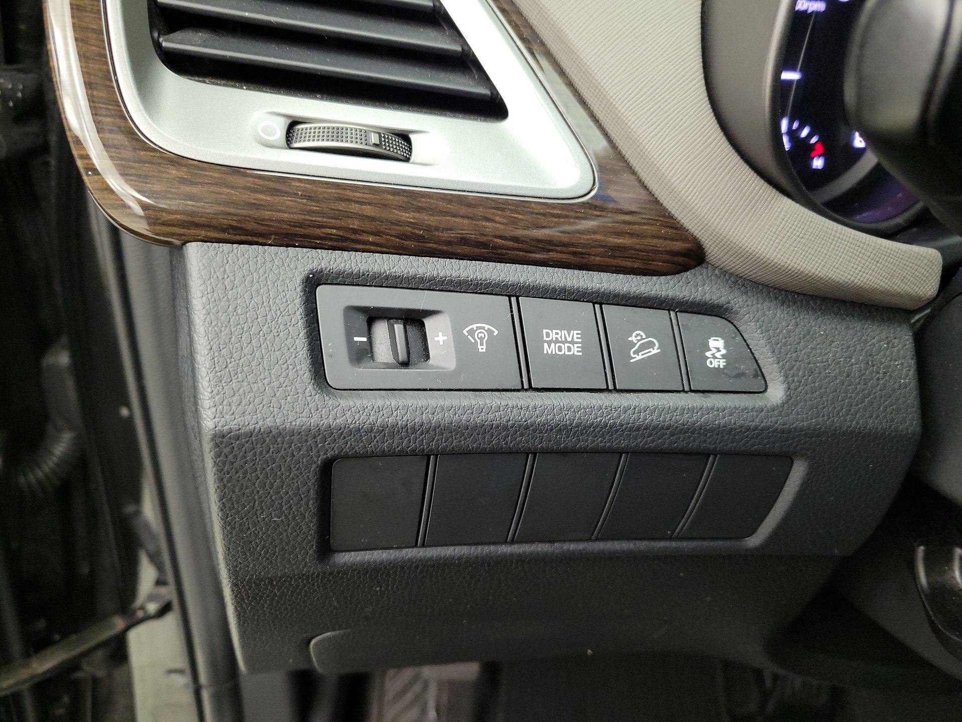 Thumbnail: 2018 Hyundai Santa Fe - 13