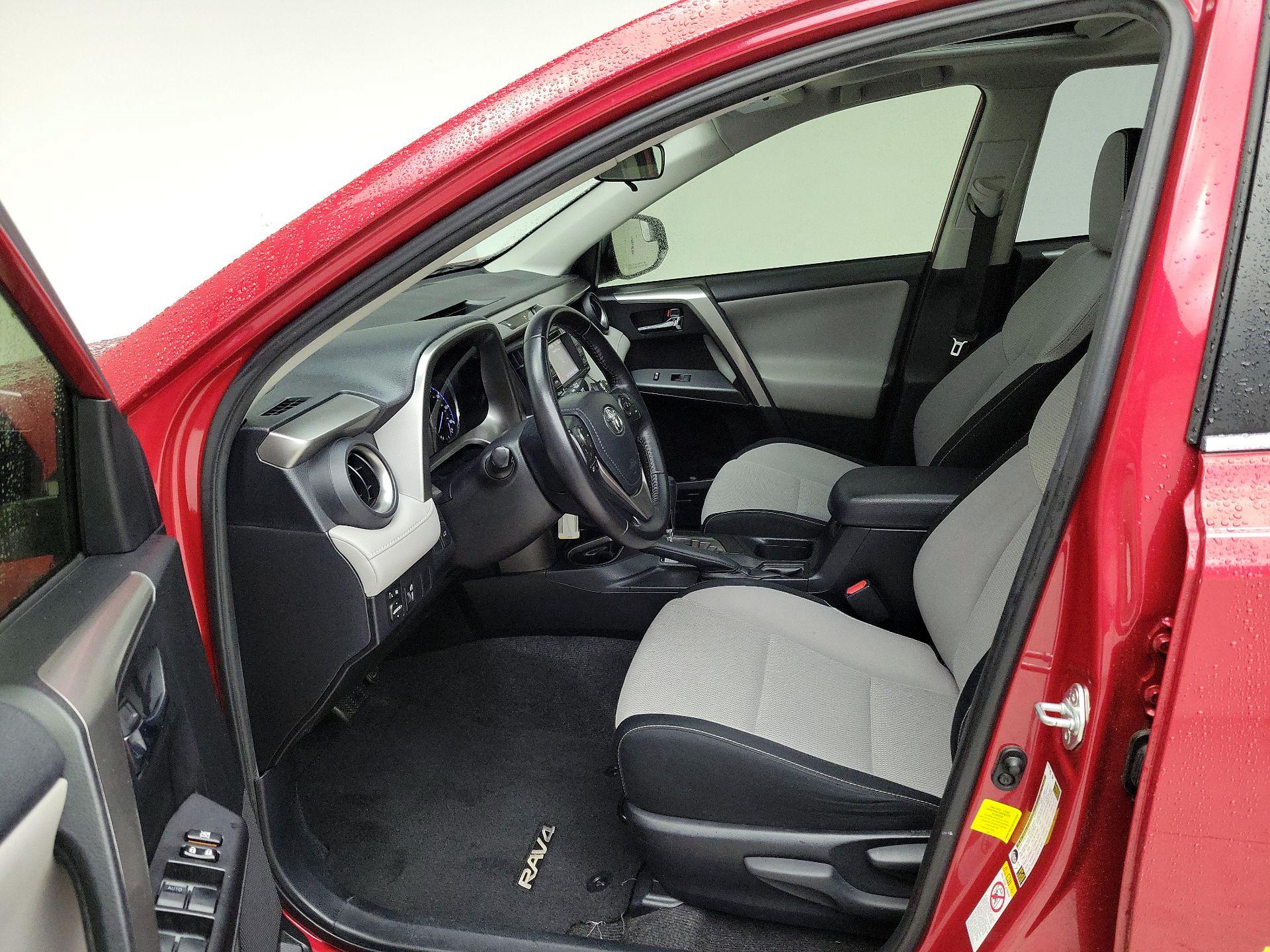 Thumbnail: 2016 Toyota RAV4 - 11