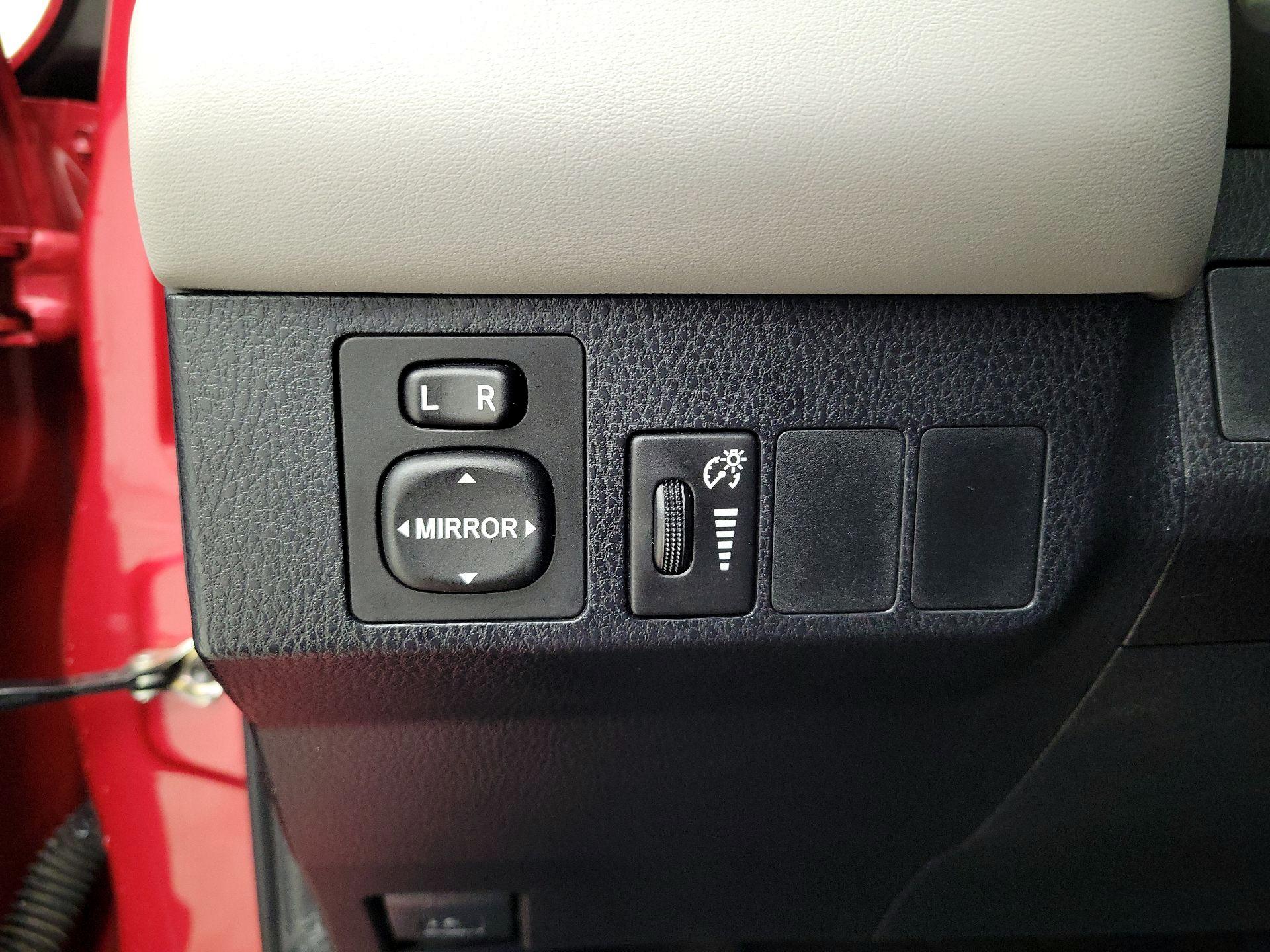 Thumbnail: 2016 Toyota RAV4 - 13