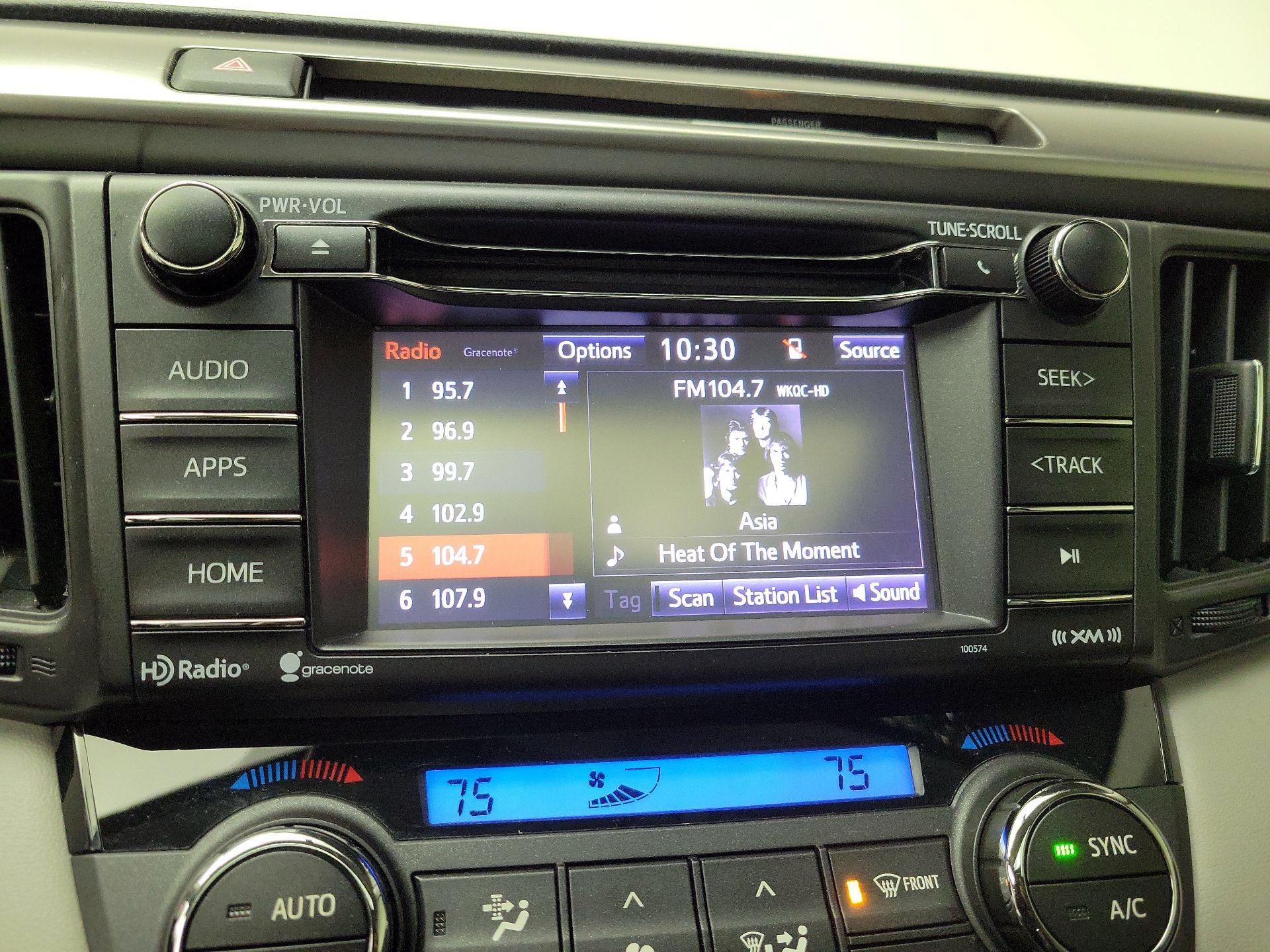 Thumbnail: 2016 Toyota RAV4 - 15