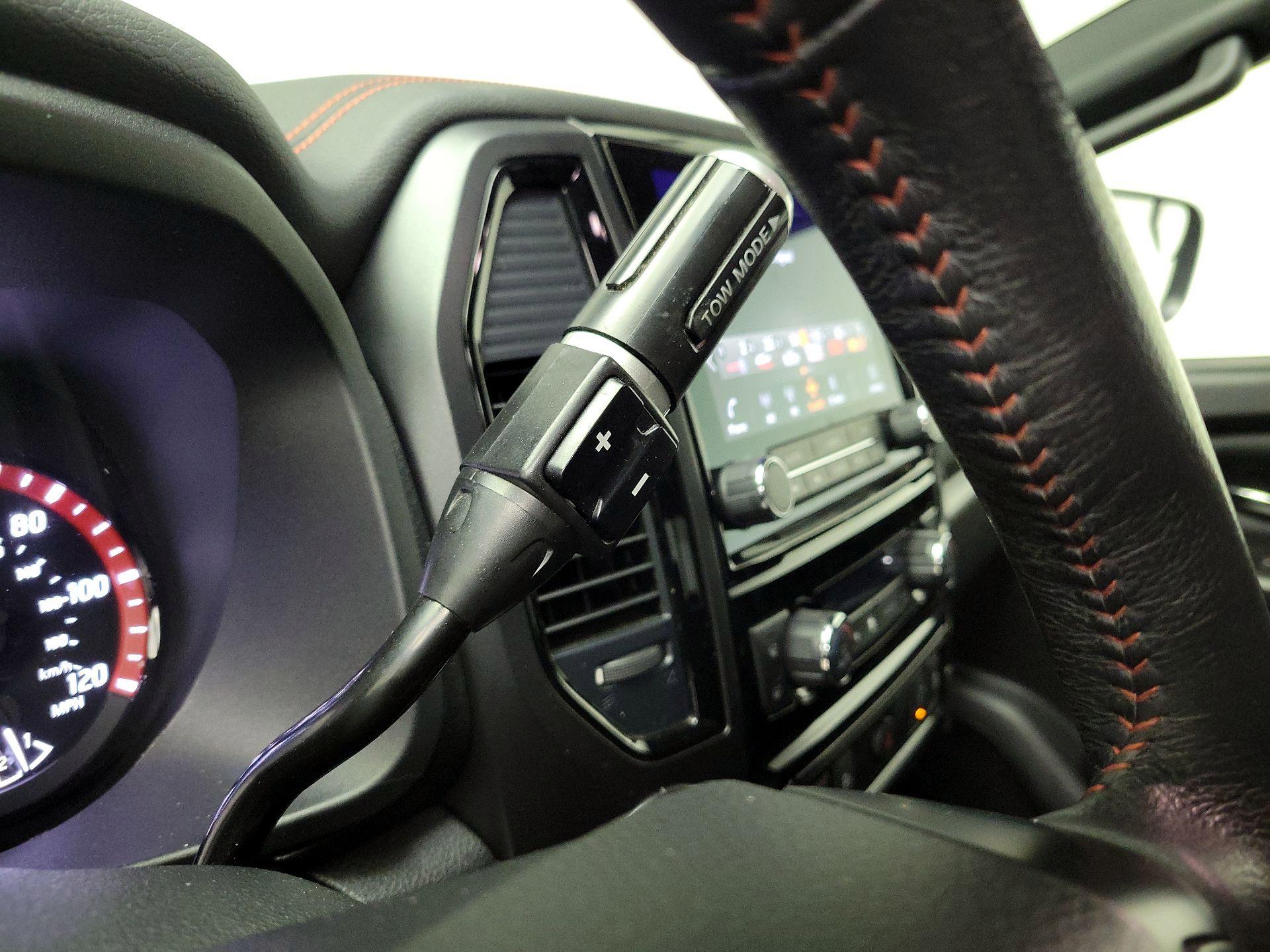 Thumbnail: 2020 Nissan Titan - 18