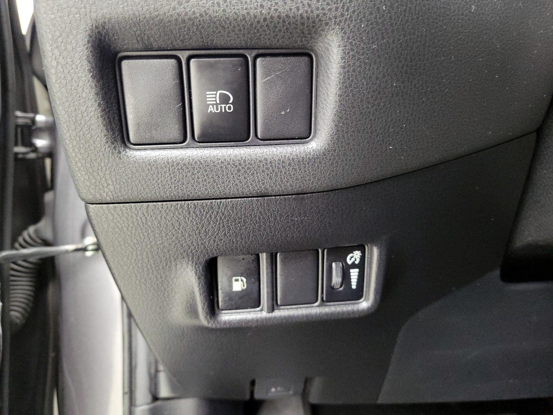 Thumbnail: 2018 Toyota C-HR - 13