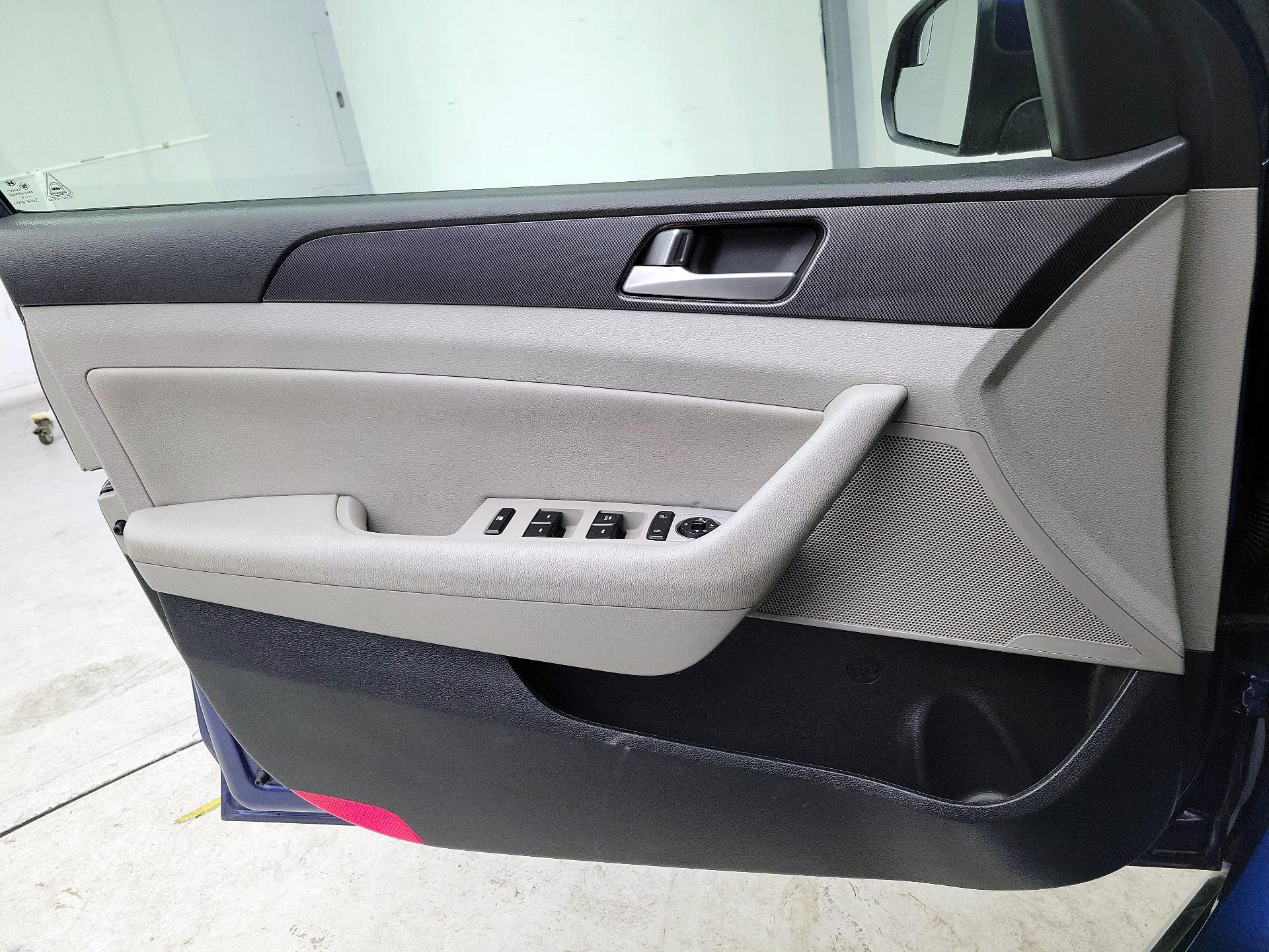 Thumbnail: 2016 Hyundai Sonata - 12