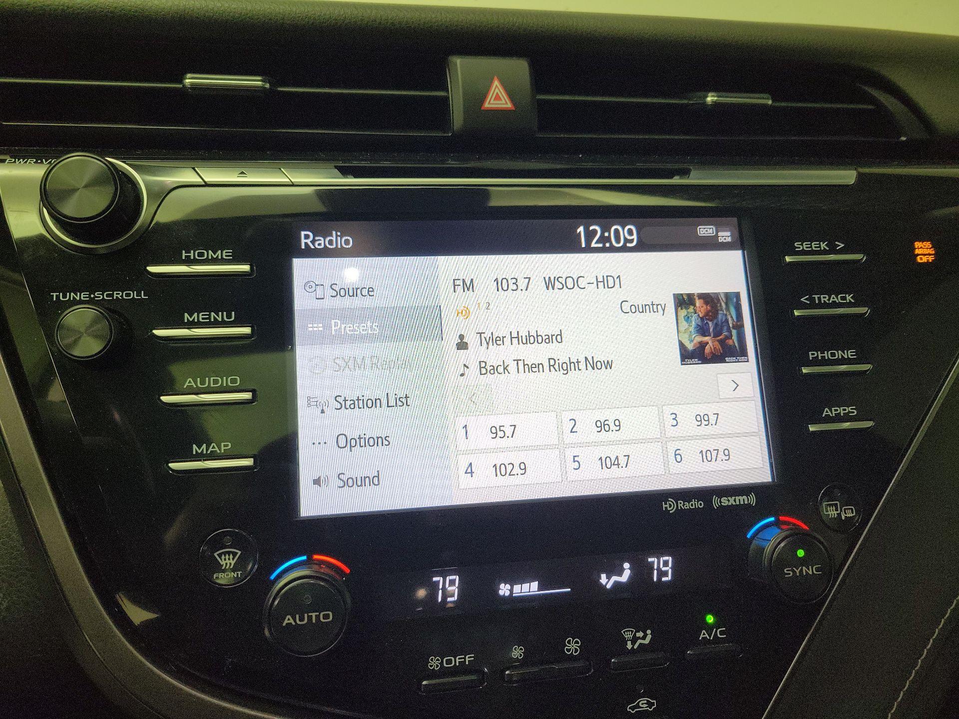 Thumbnail: 2019 Toyota Camry - 15